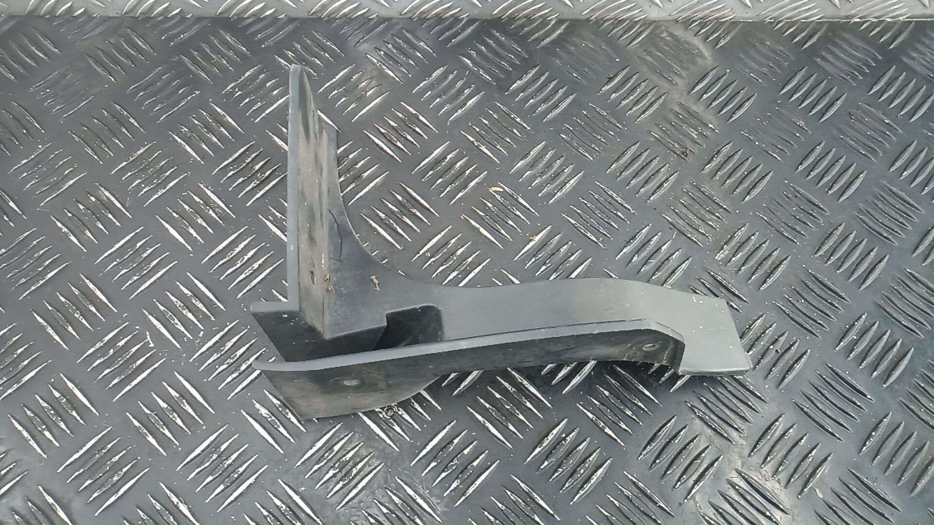 Кронштейн заднего бампера