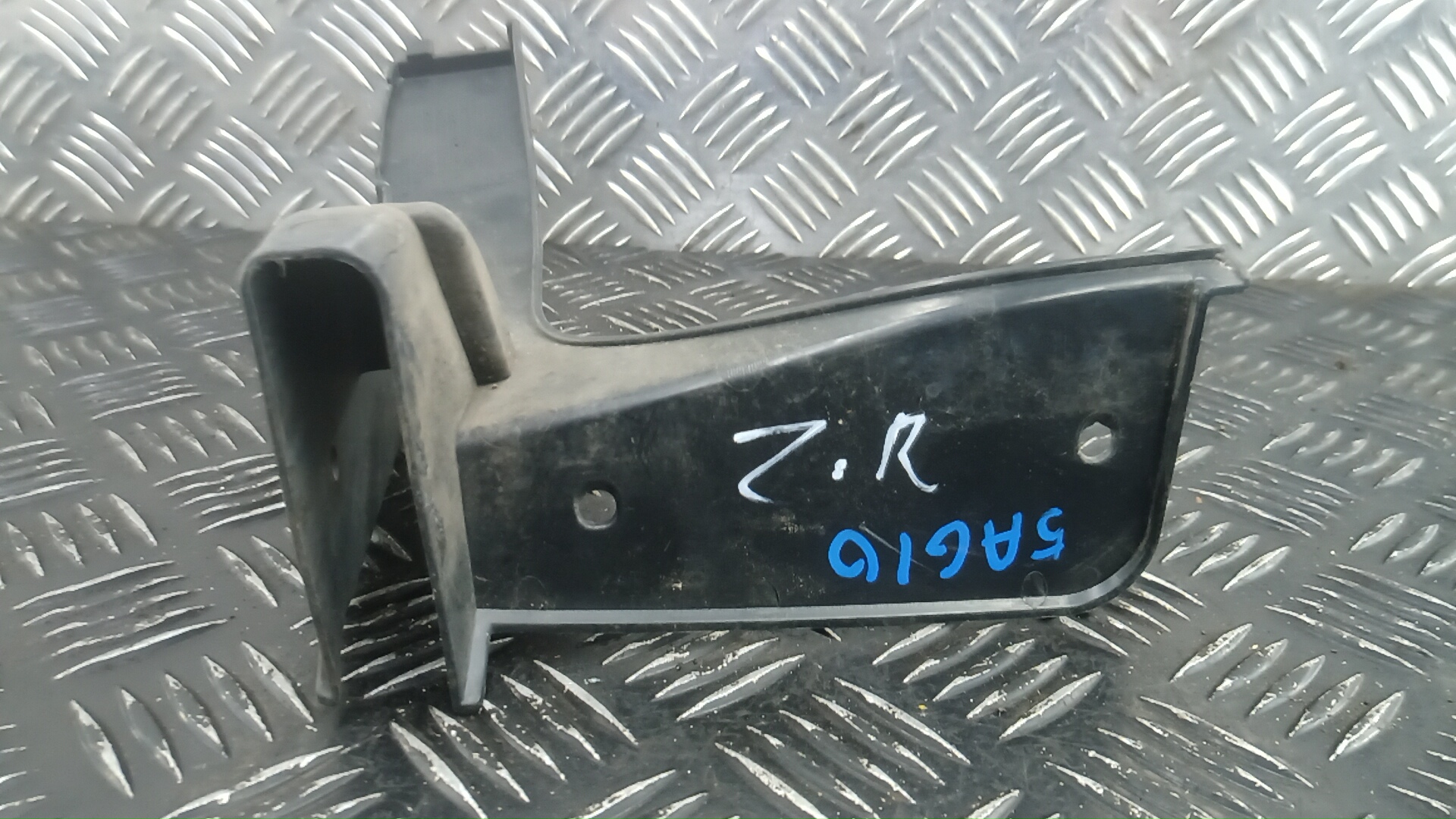 Кронштейн заднего бампера