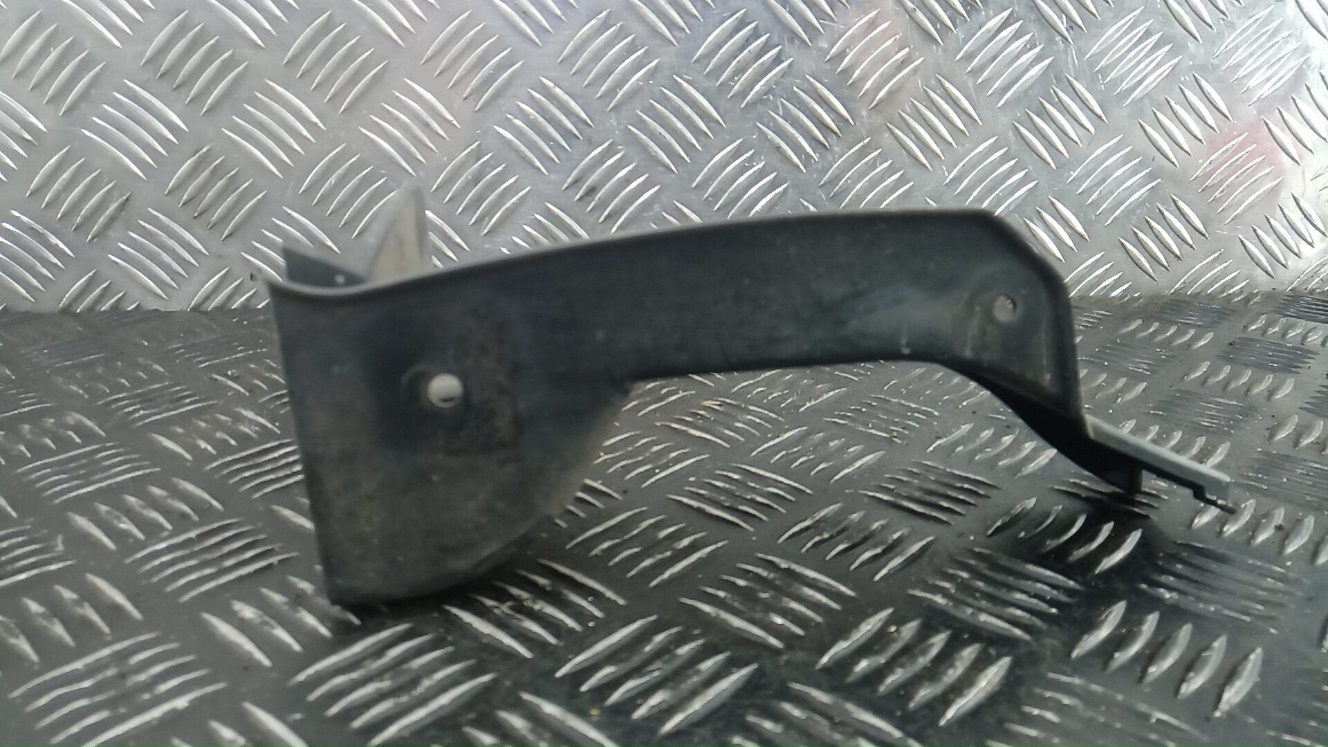 Кронштейн заднего бампера