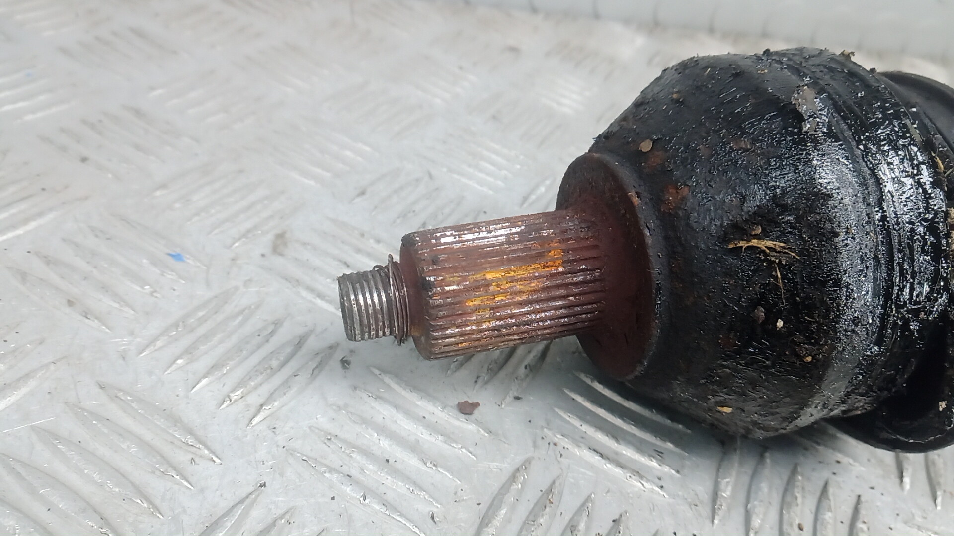 Полуось передняя правая