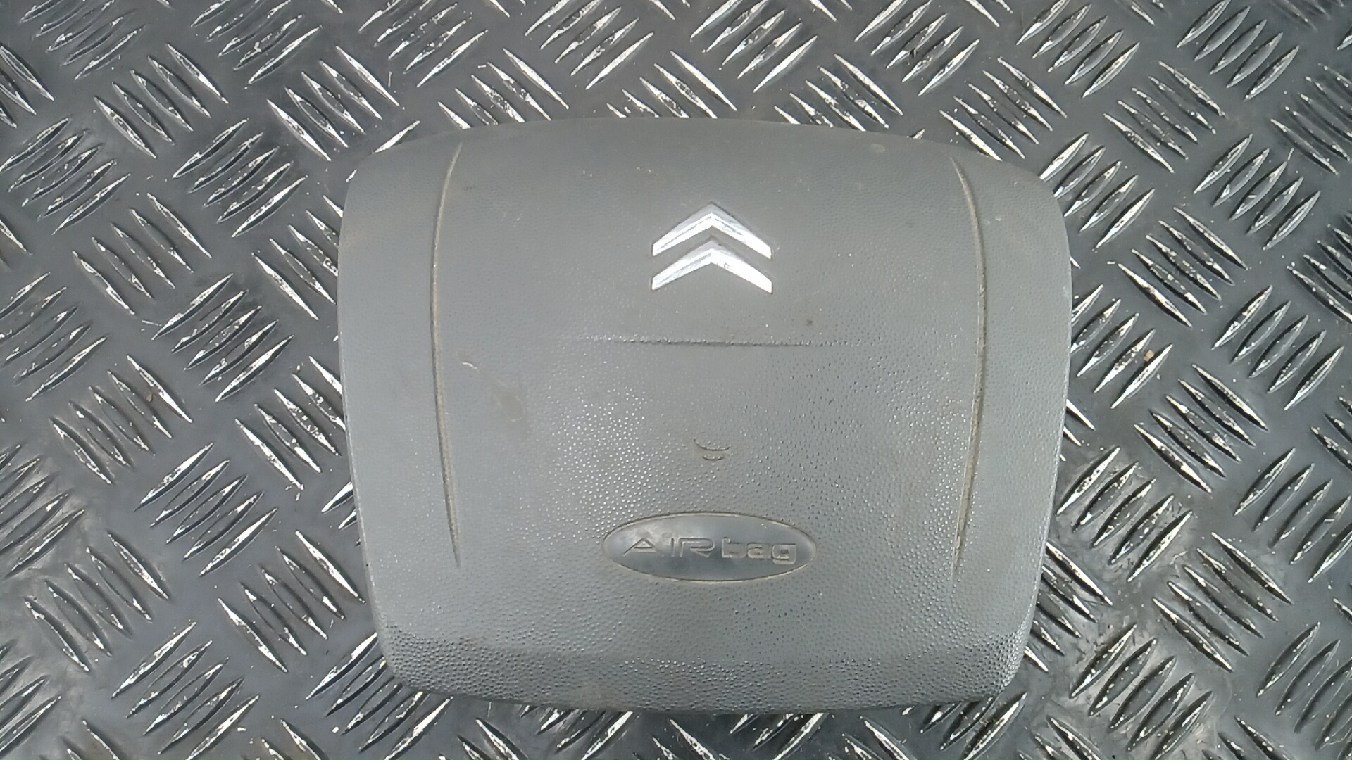 Подушка безопасности в рулевое колесо