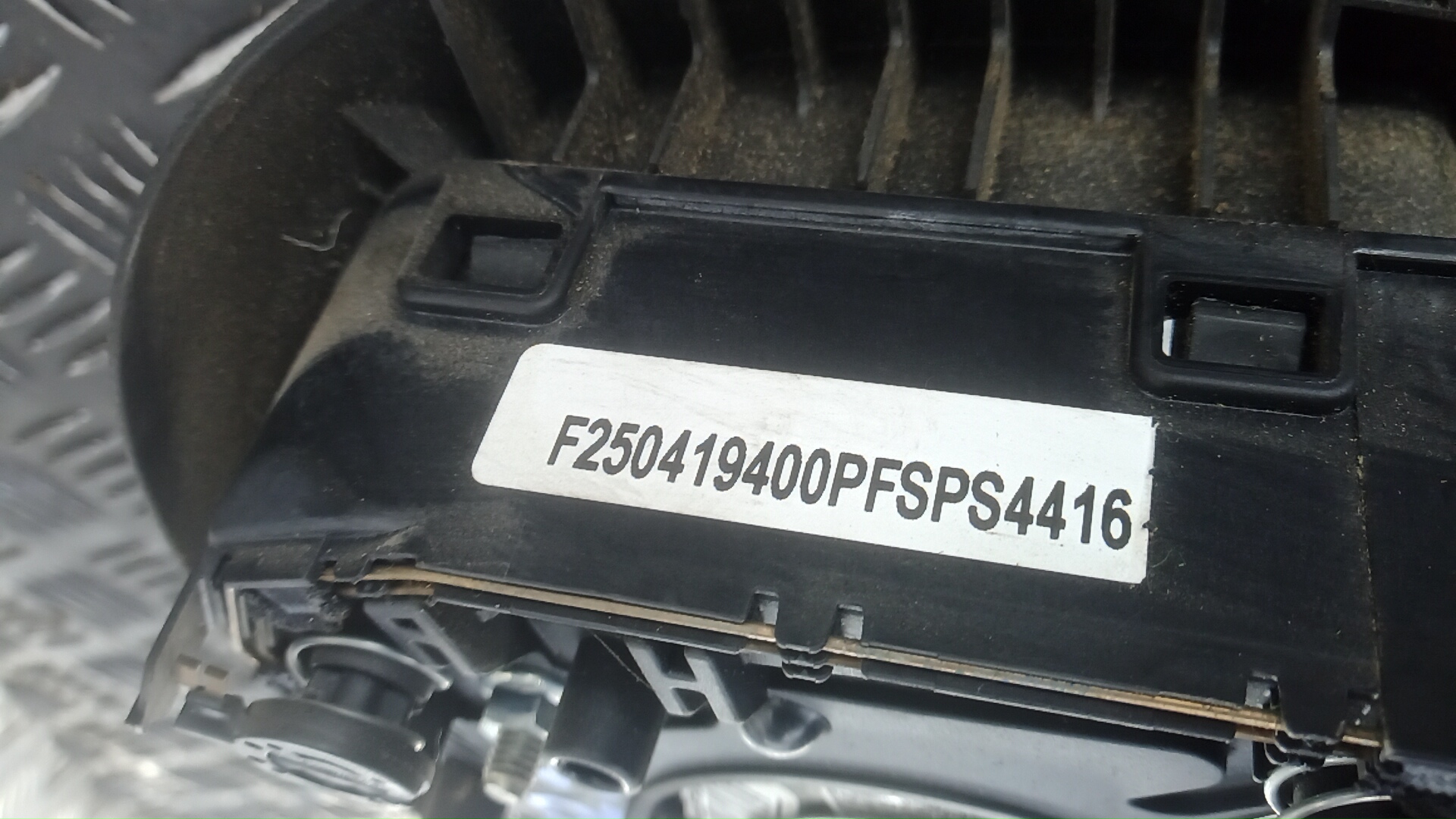 Подушка безопасности в рулевое колесо