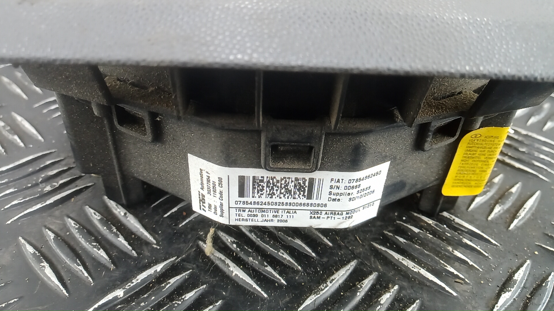 Подушка безопасности в рулевое колесо