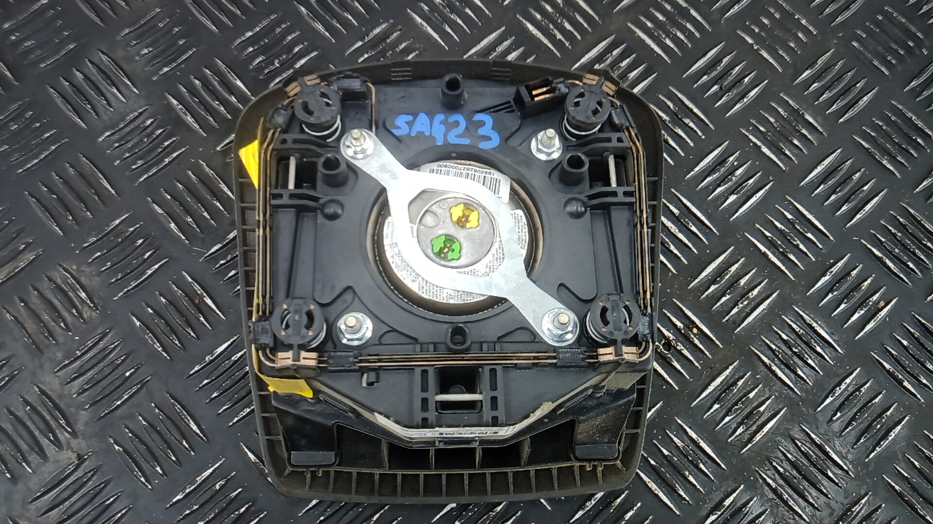 Подушка безопасности в рулевое колесо