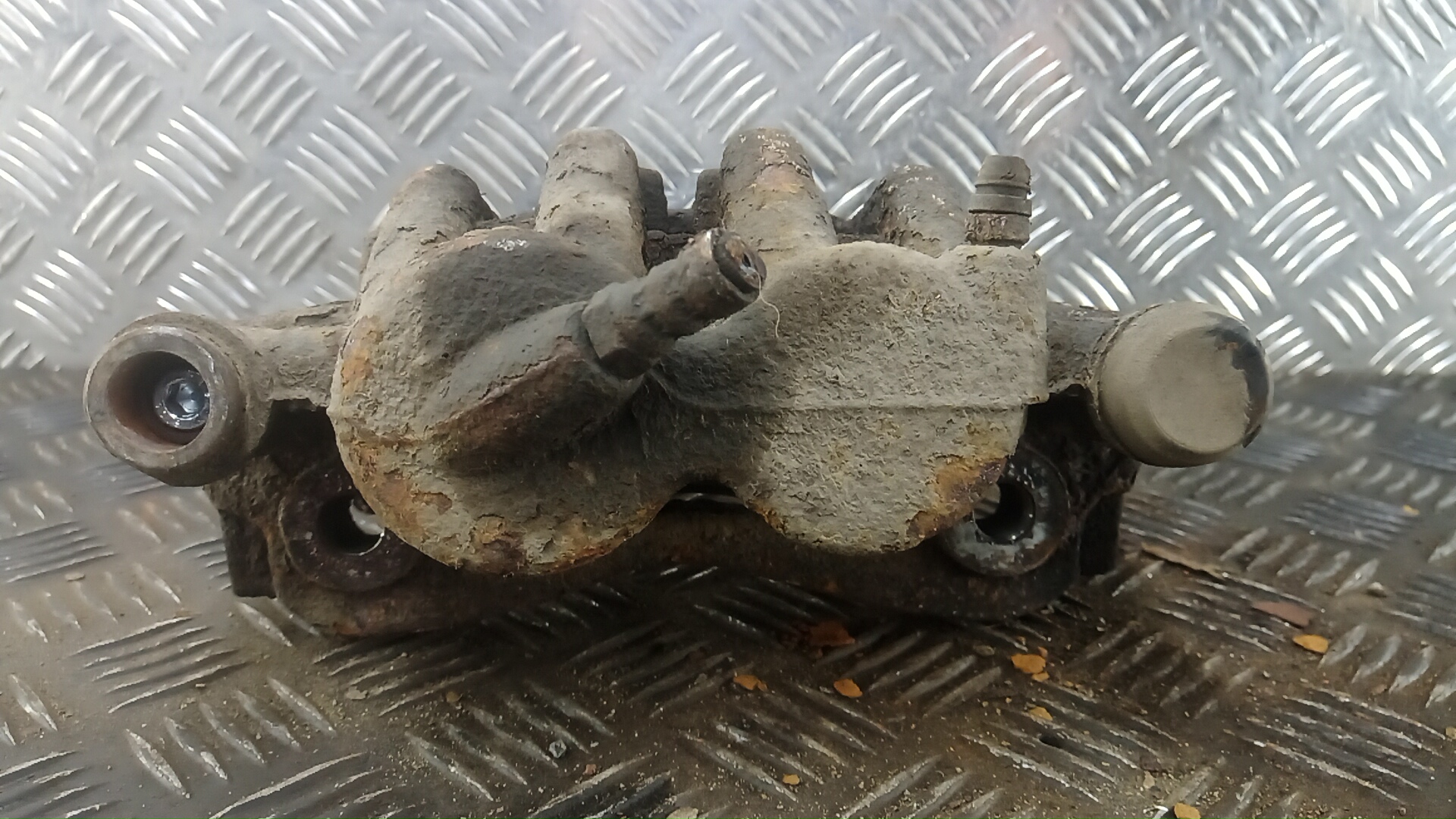 Суппорт передний правый