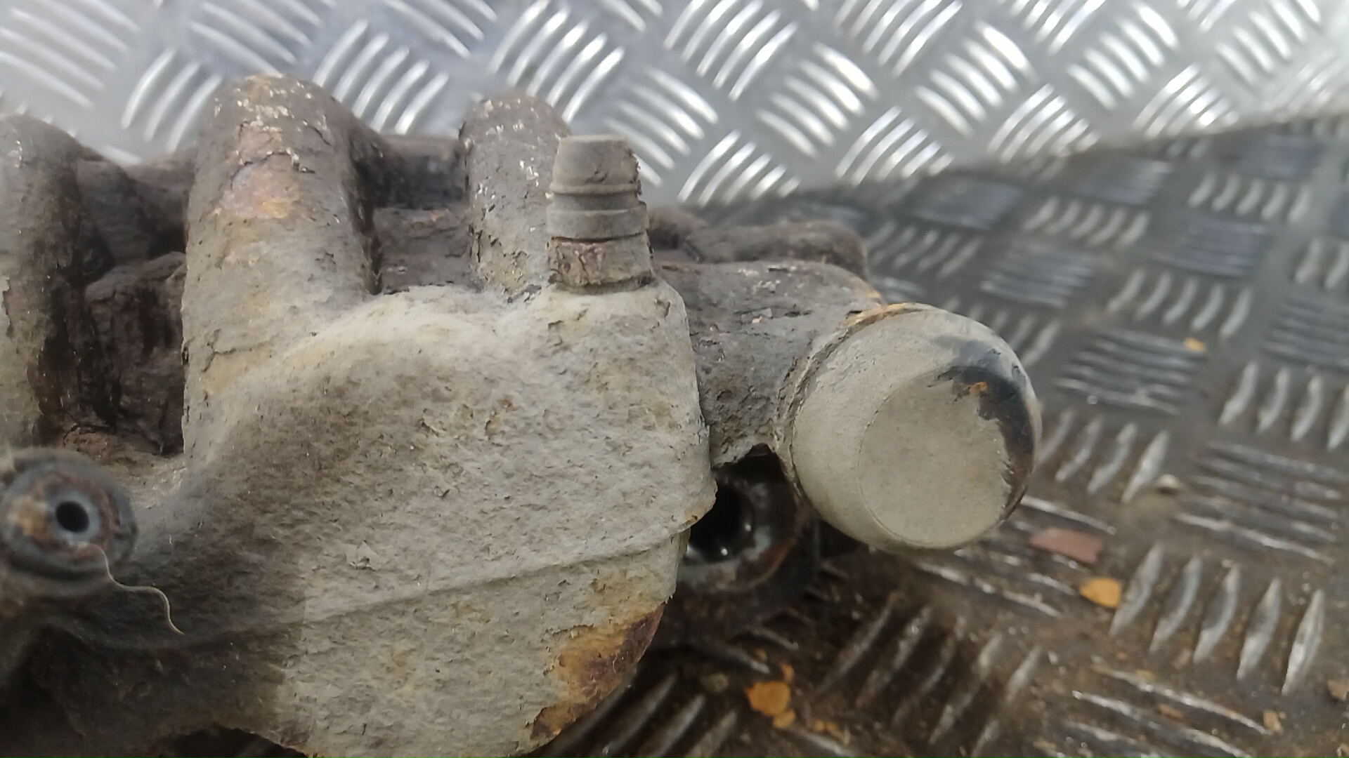 Суппорт передний правый