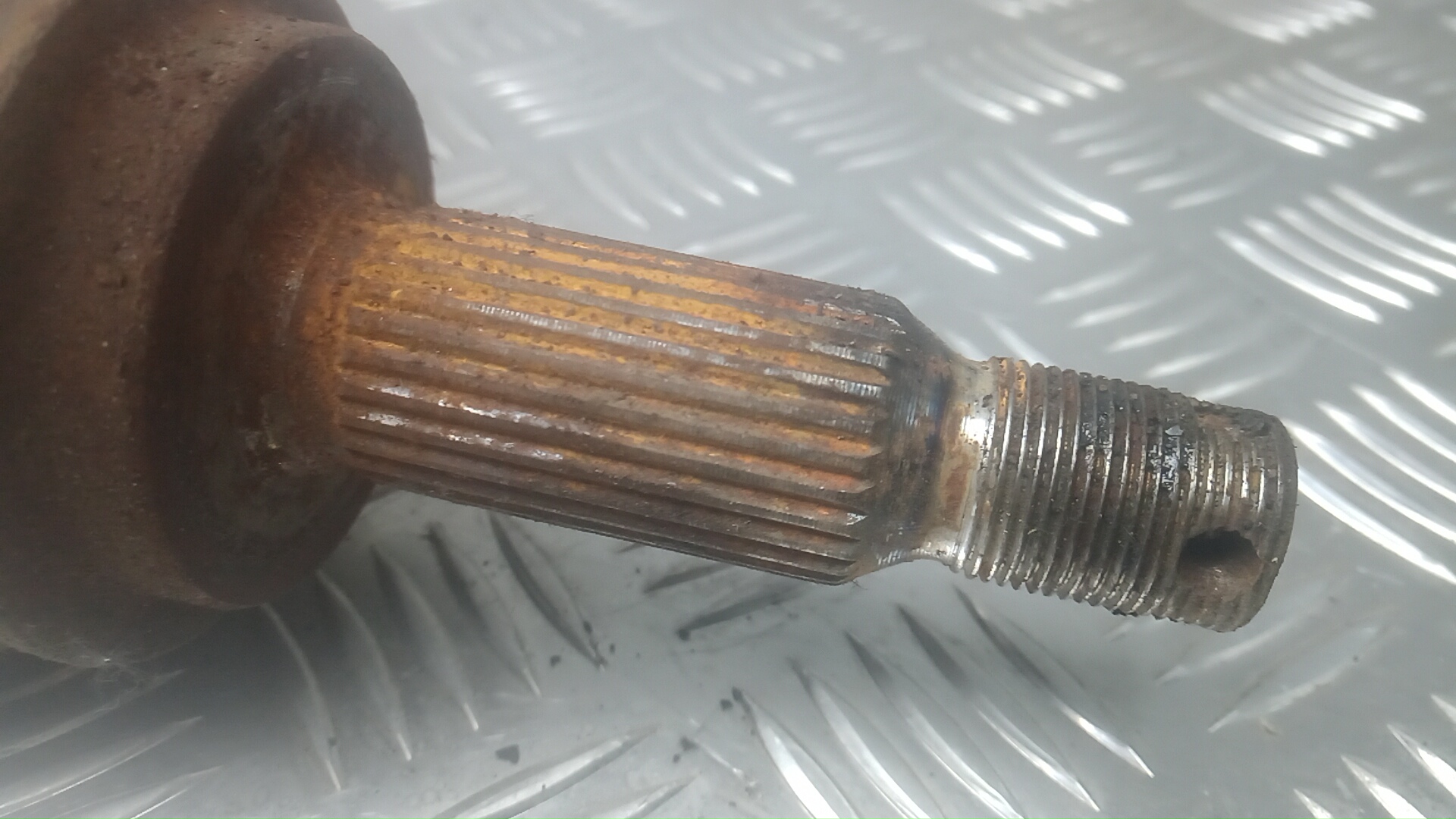 Полуось передняя правая