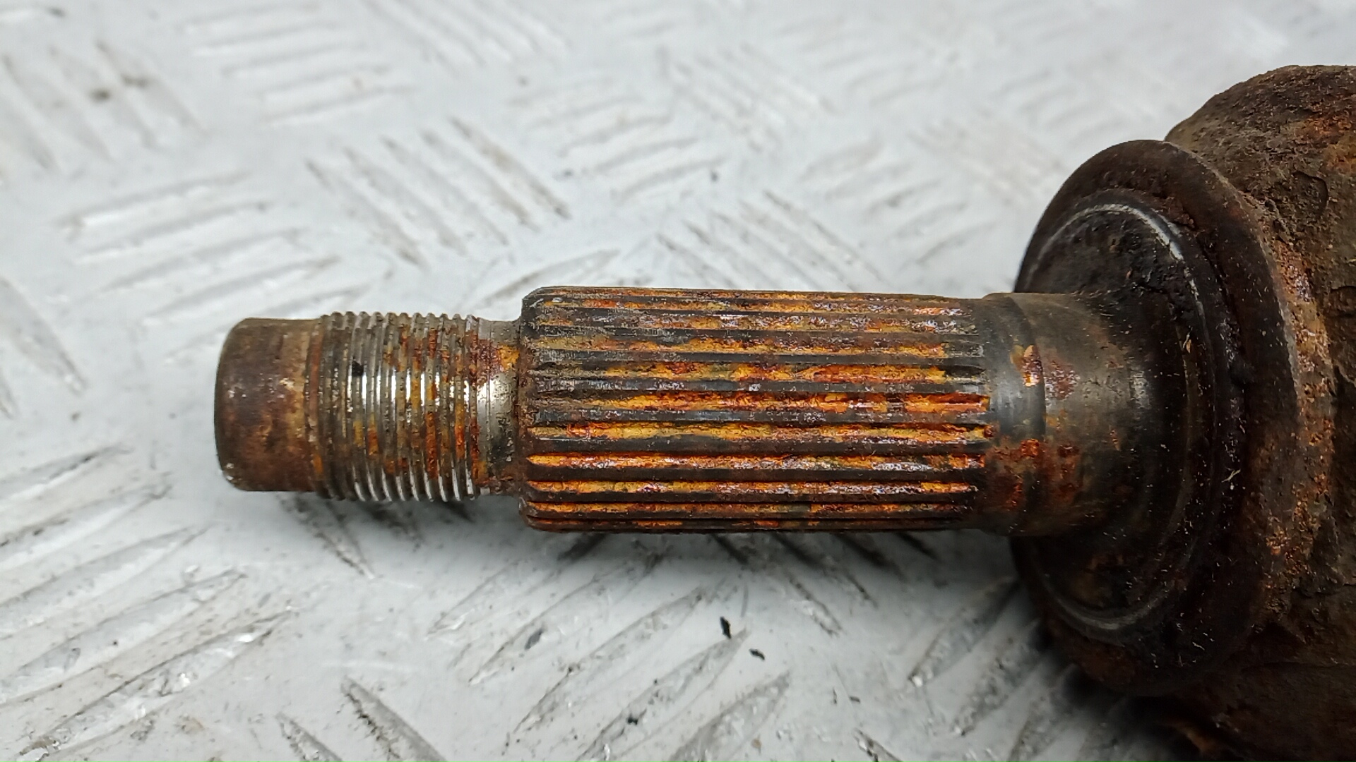 Полуось передняя правая