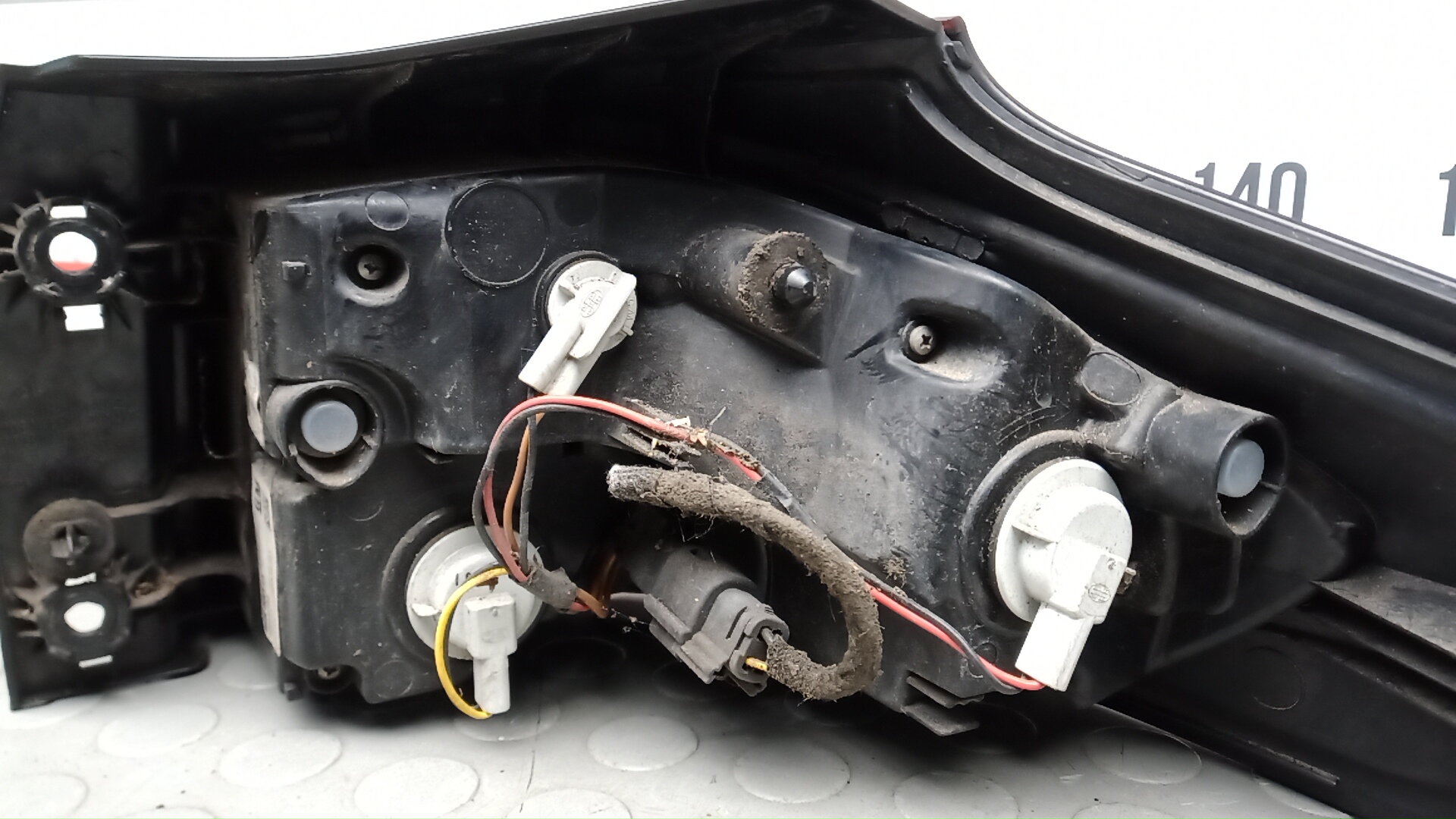 Фонарь задний левый