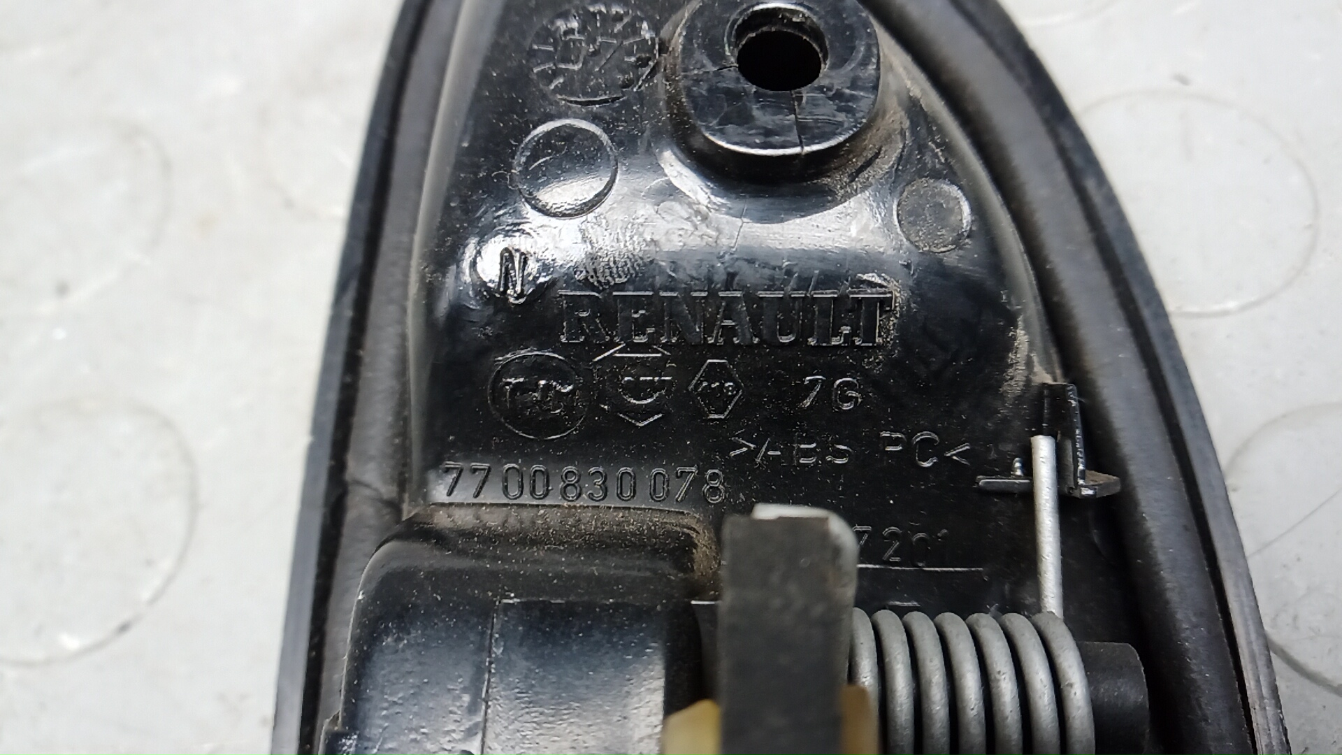 Ручка двери передней внутренняя левая