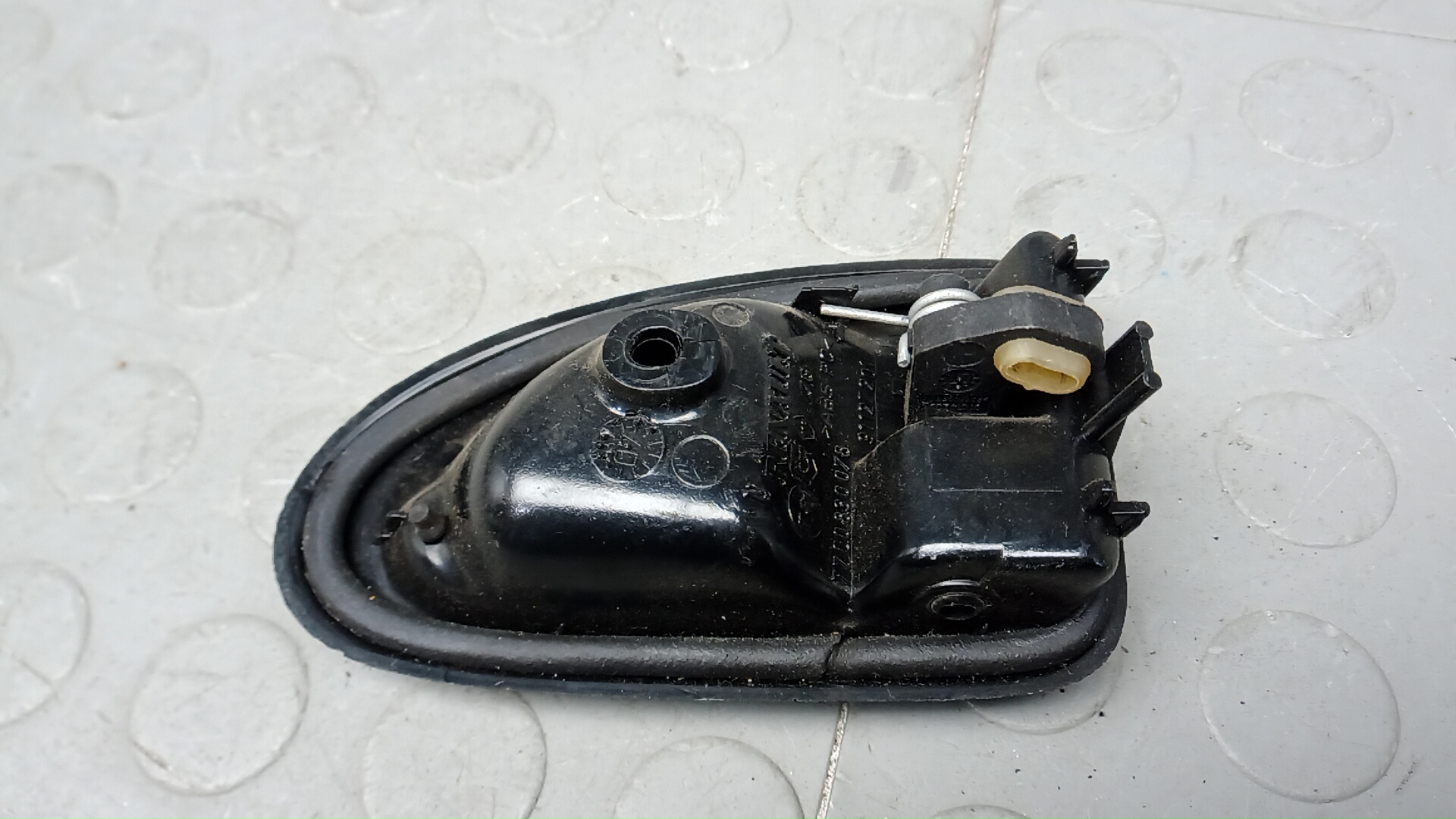 Ручка двери передней внутренняя левая