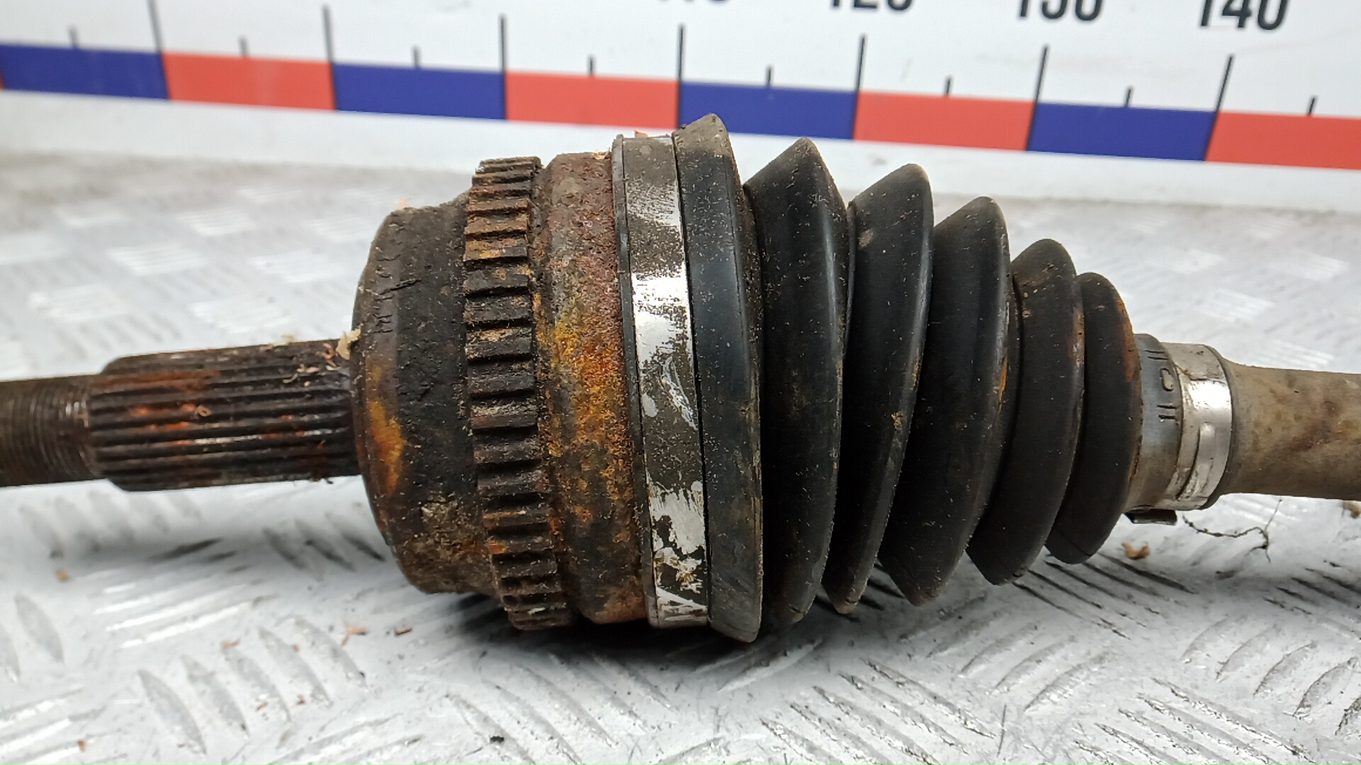 Полуось передняя левая