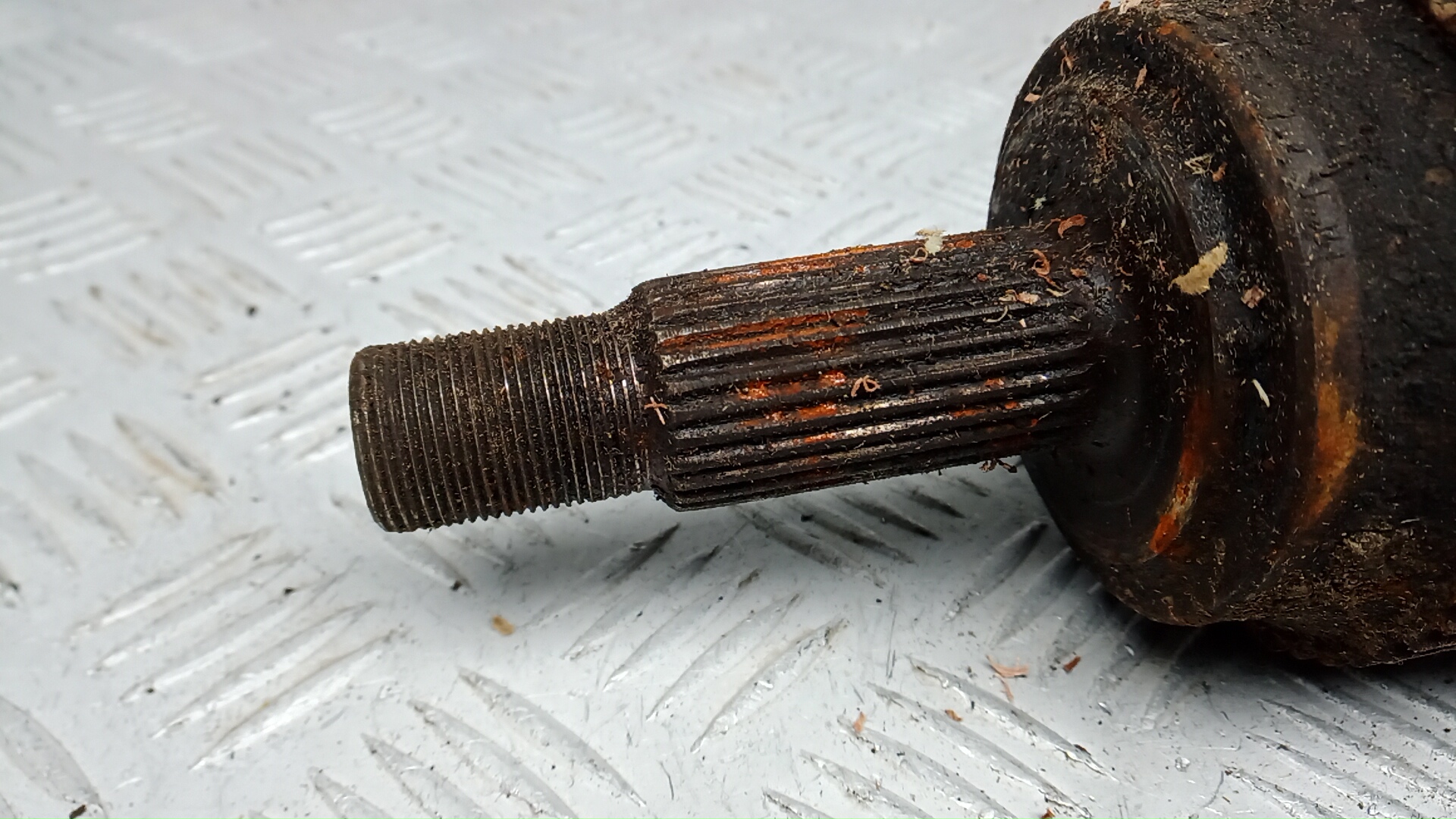 Полуось передняя левая