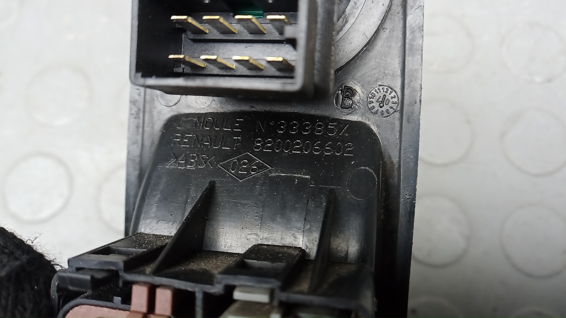 Кнопка стеклоподъемника