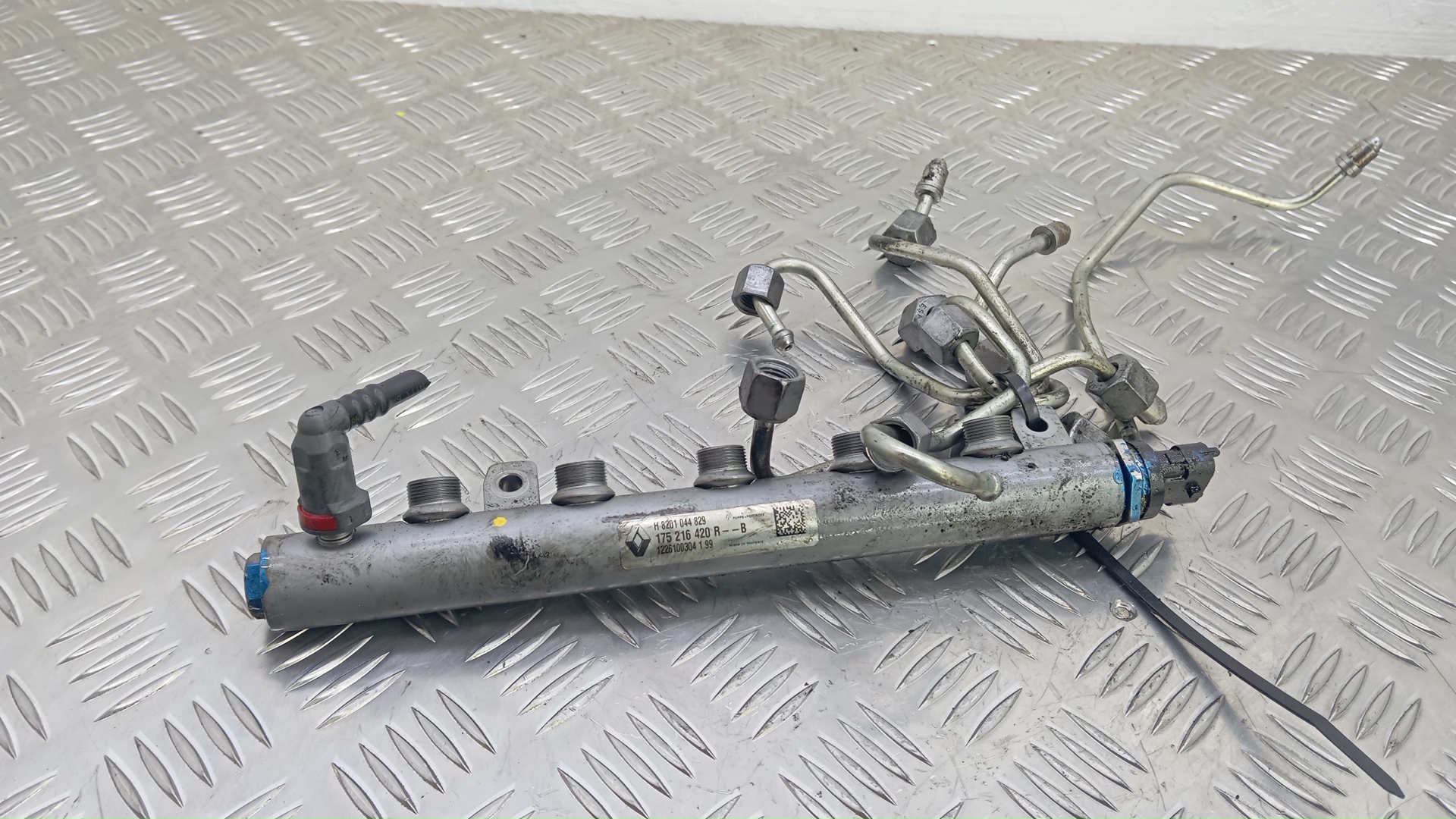 Рейка топливная (рампа)