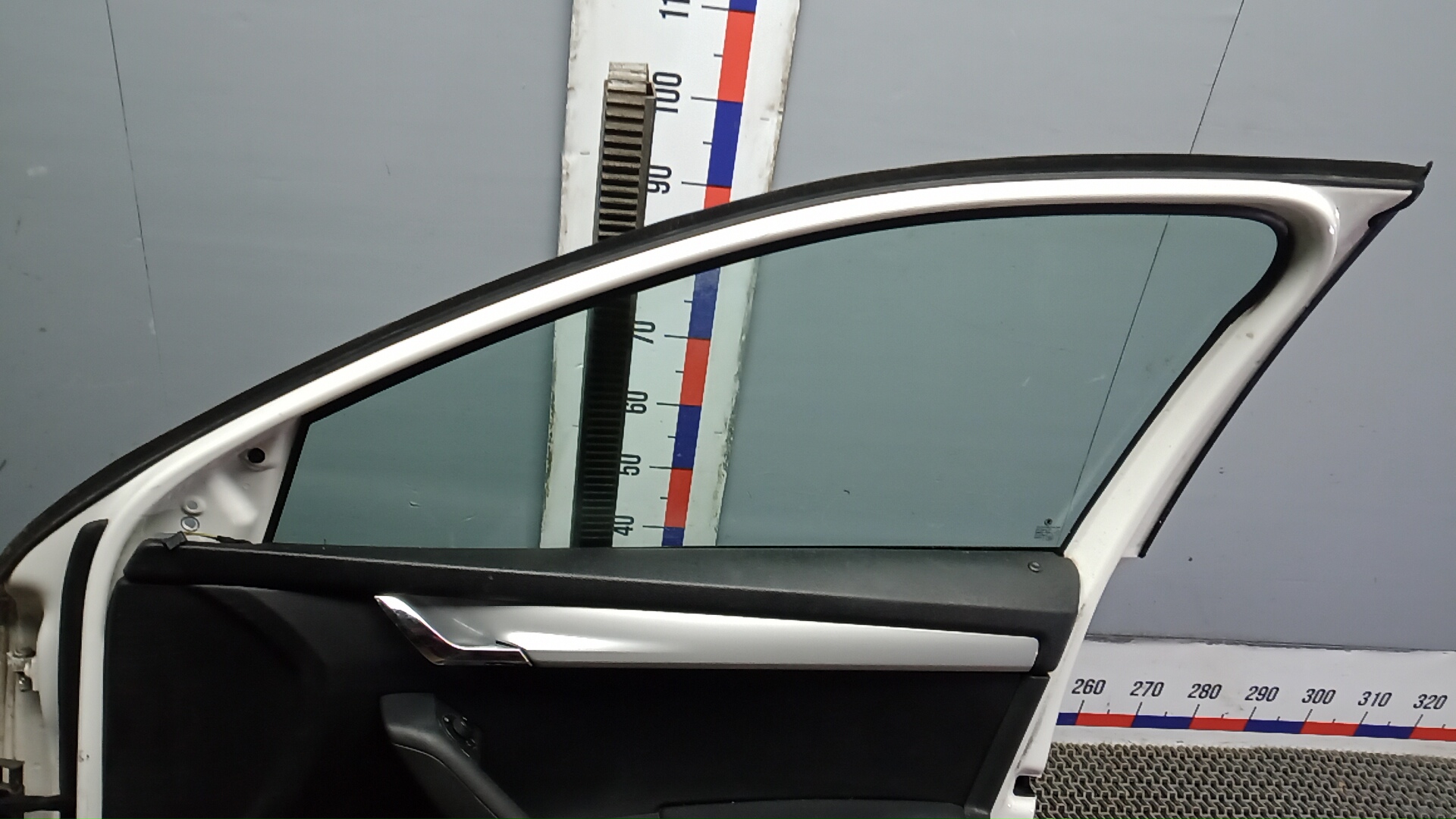 Дверь передняя правая