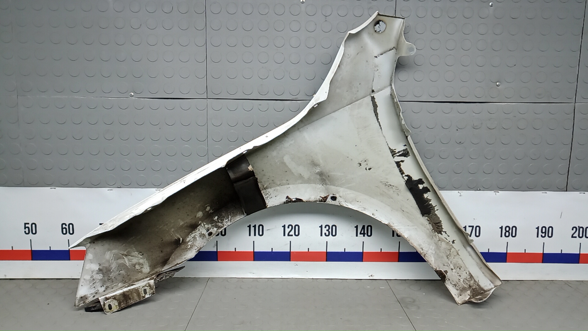 Крыло переднее правое