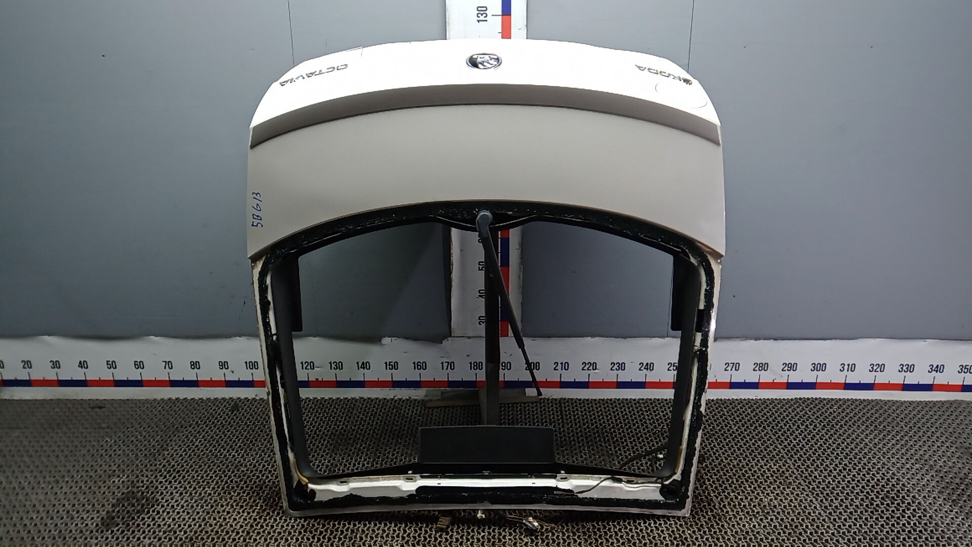 Дверь багажника