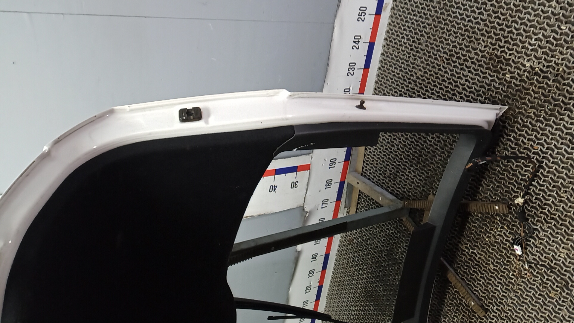 Дверь багажника