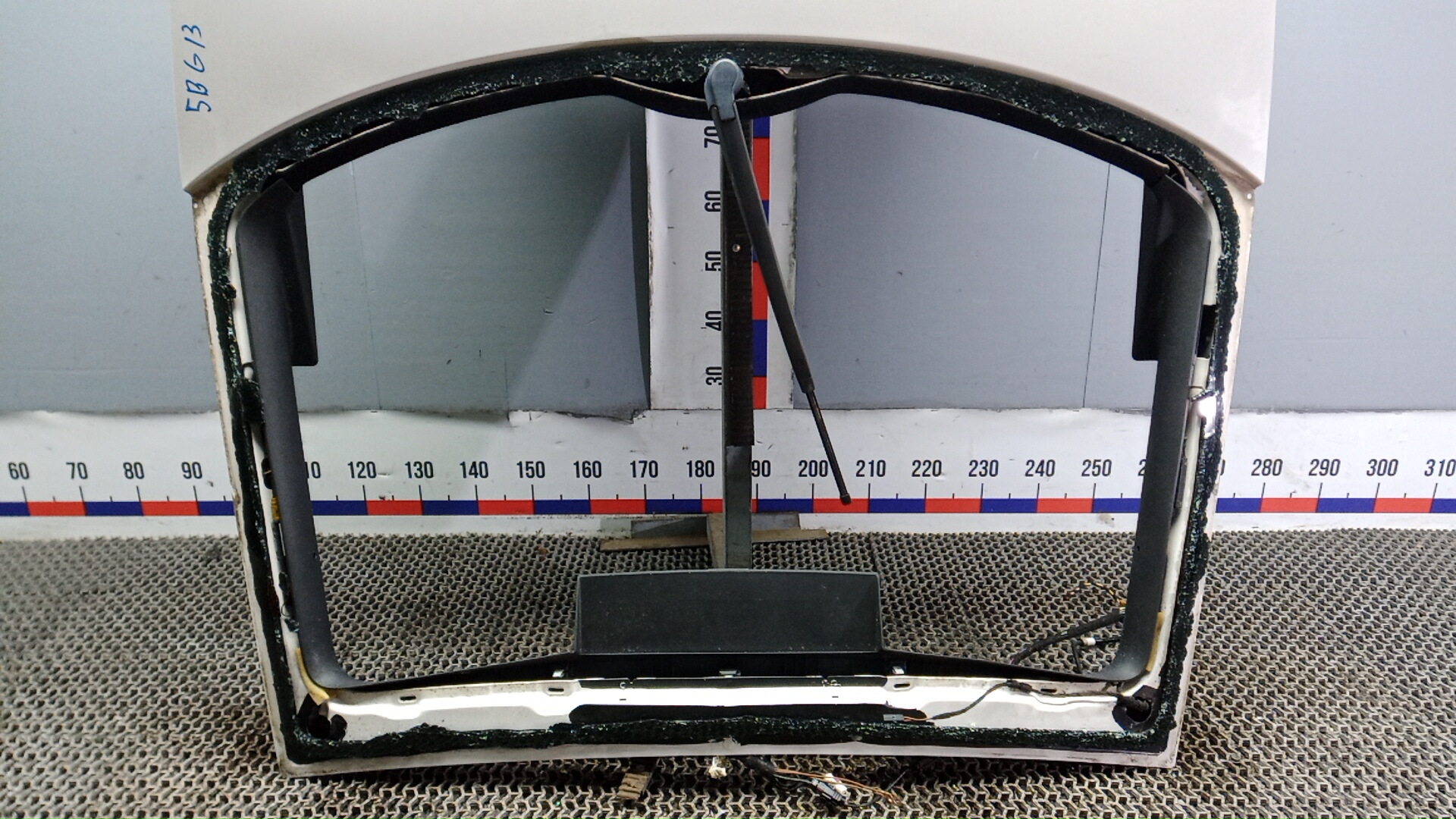 Дверь багажника