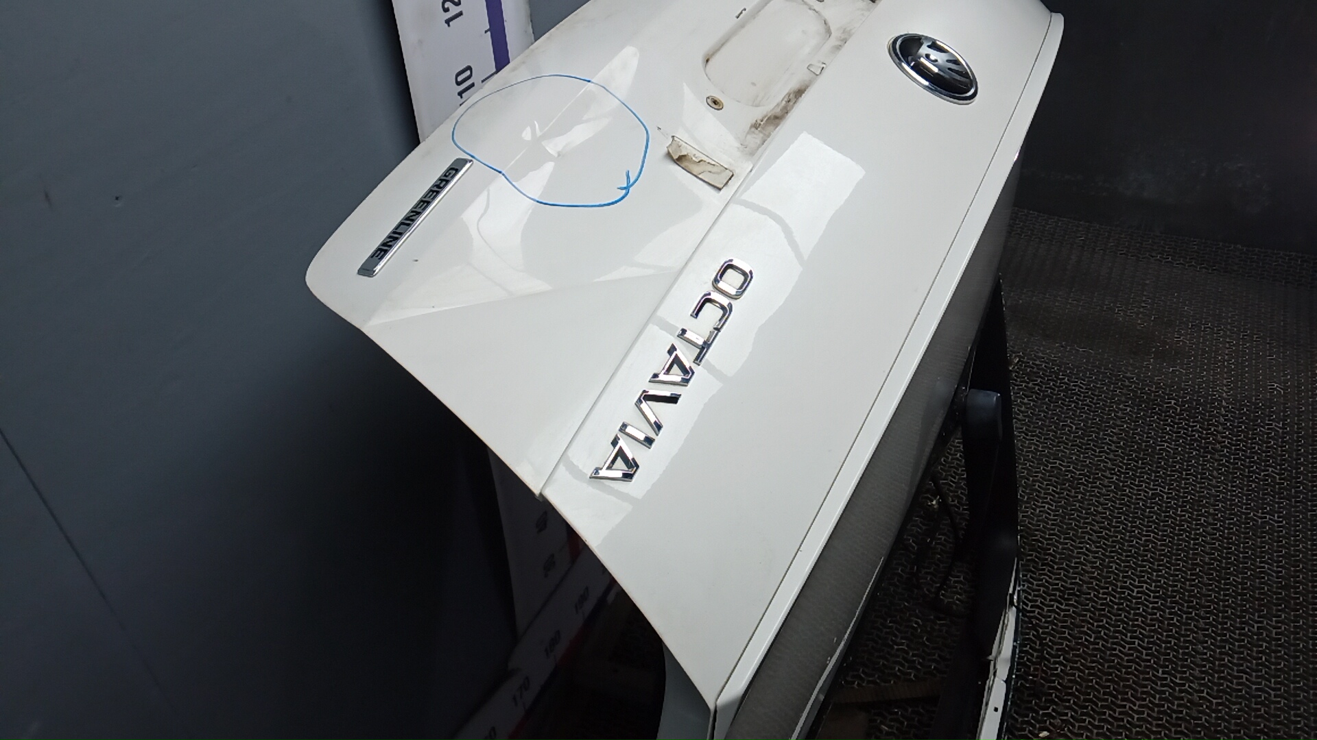 Дверь багажника