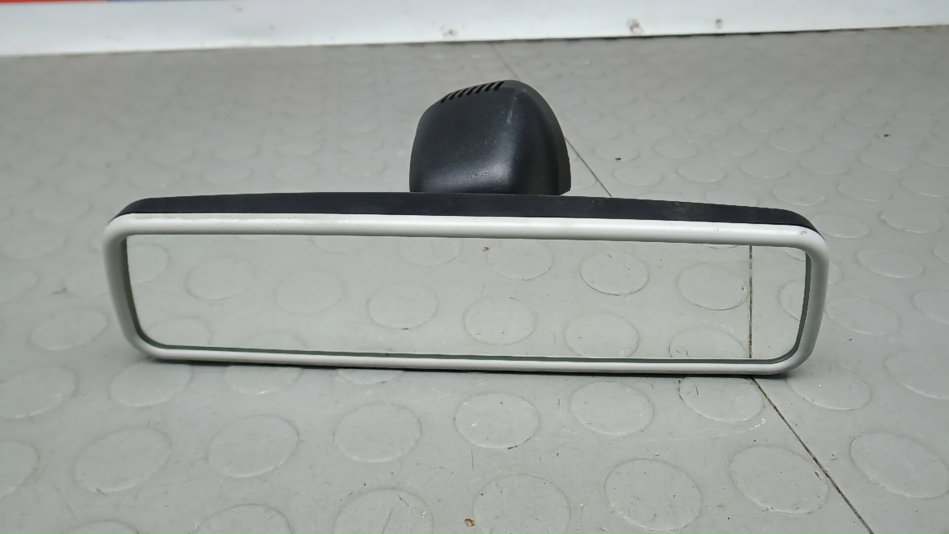 Зеркало заднего вида