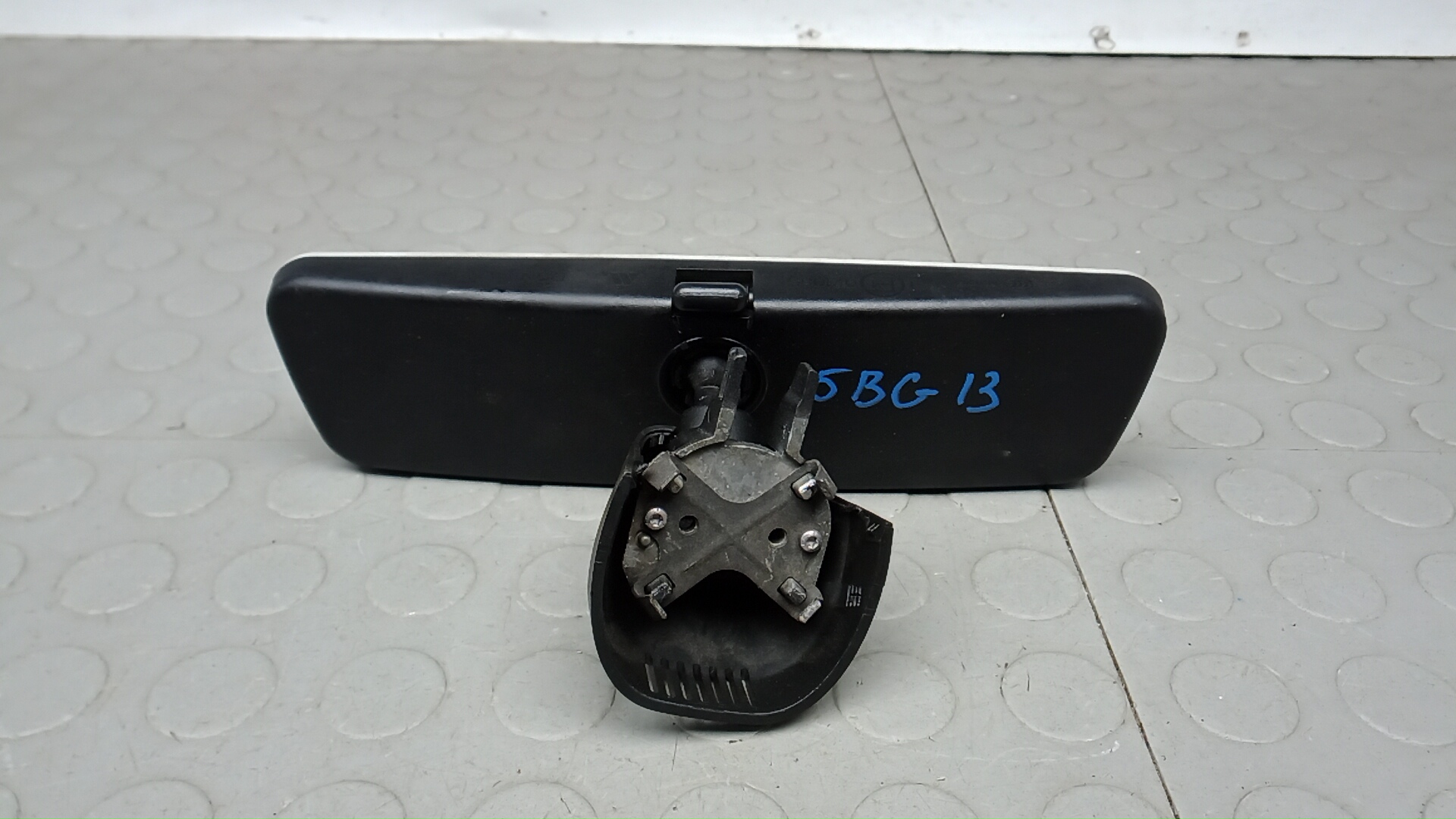 Зеркало заднего вида