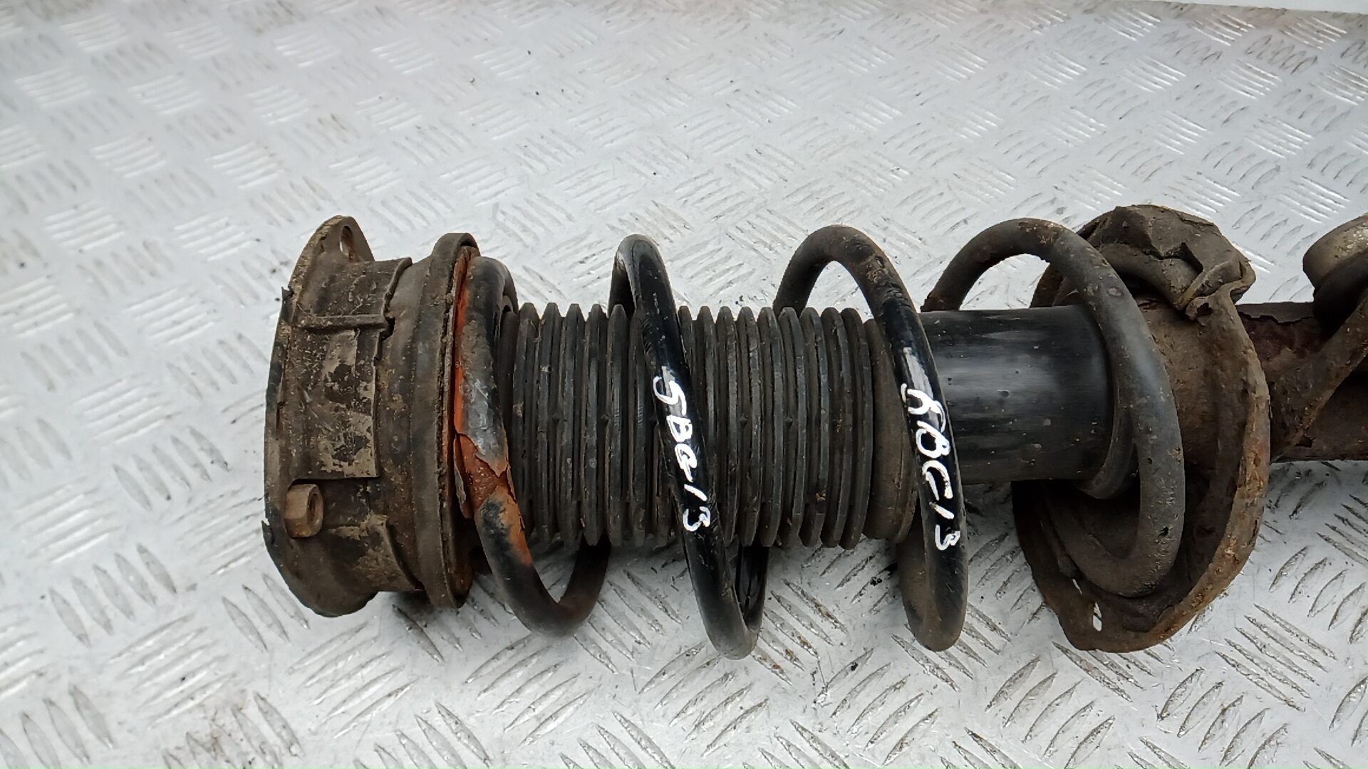 Амортизатор передний левый