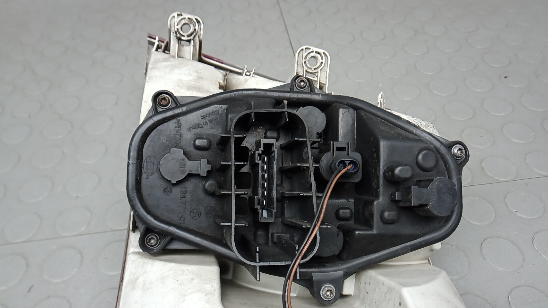 Фонарь задний левый