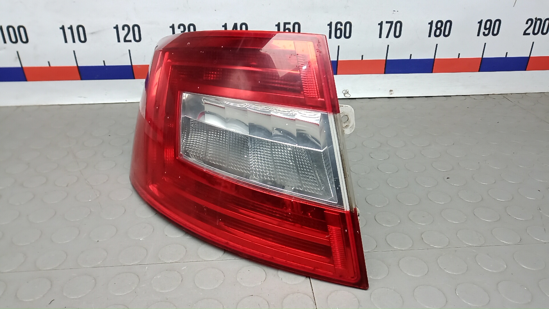 Фонарь задний левый