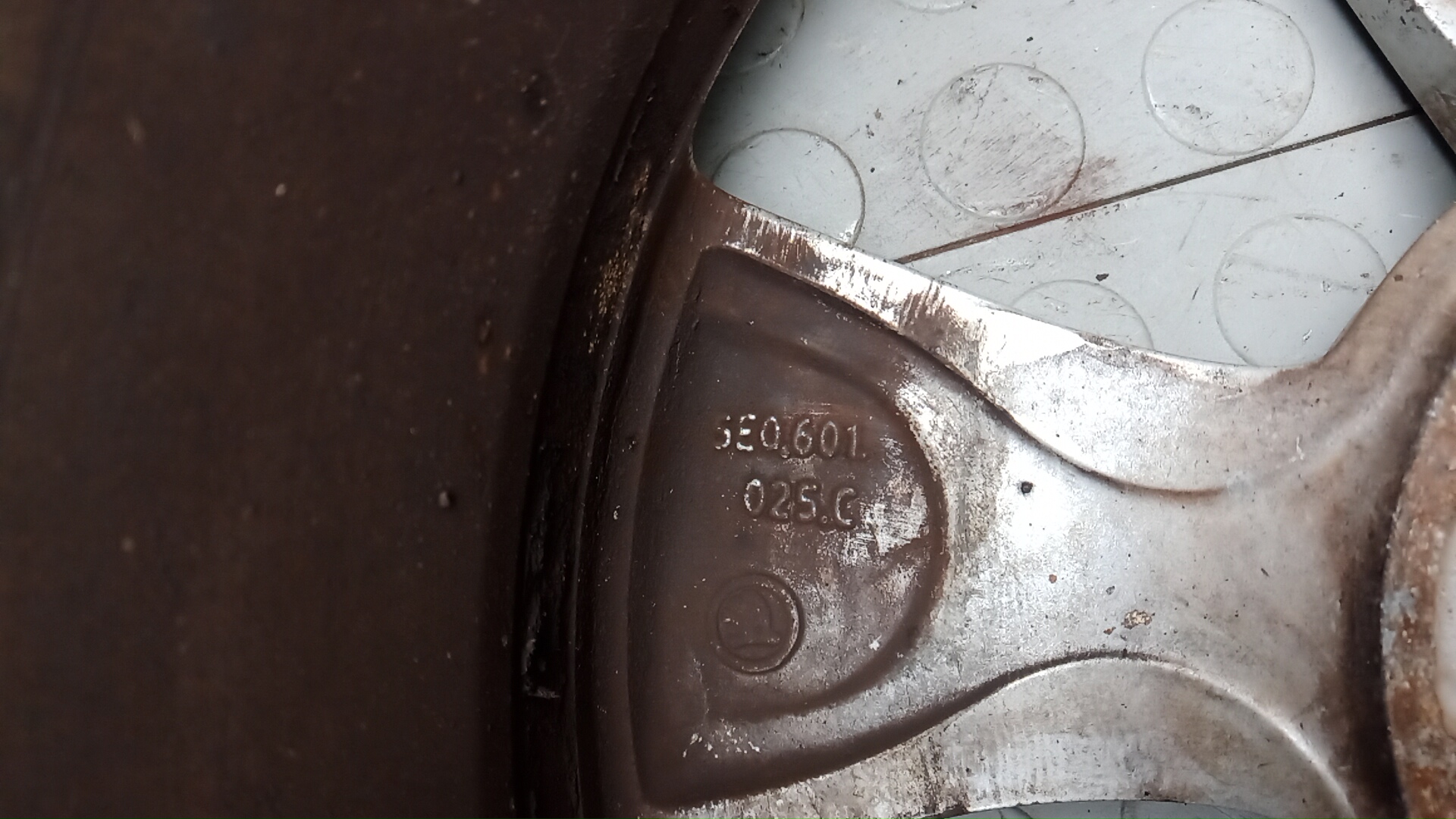 Диск колесный литой легкий сплав