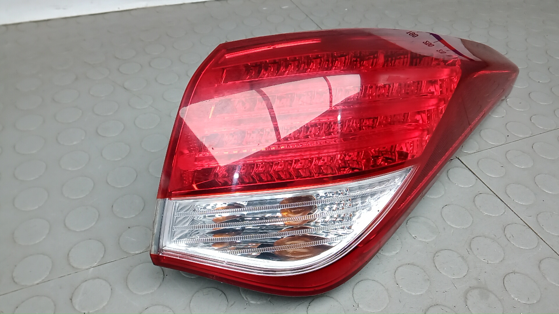 Фонарь задний правый