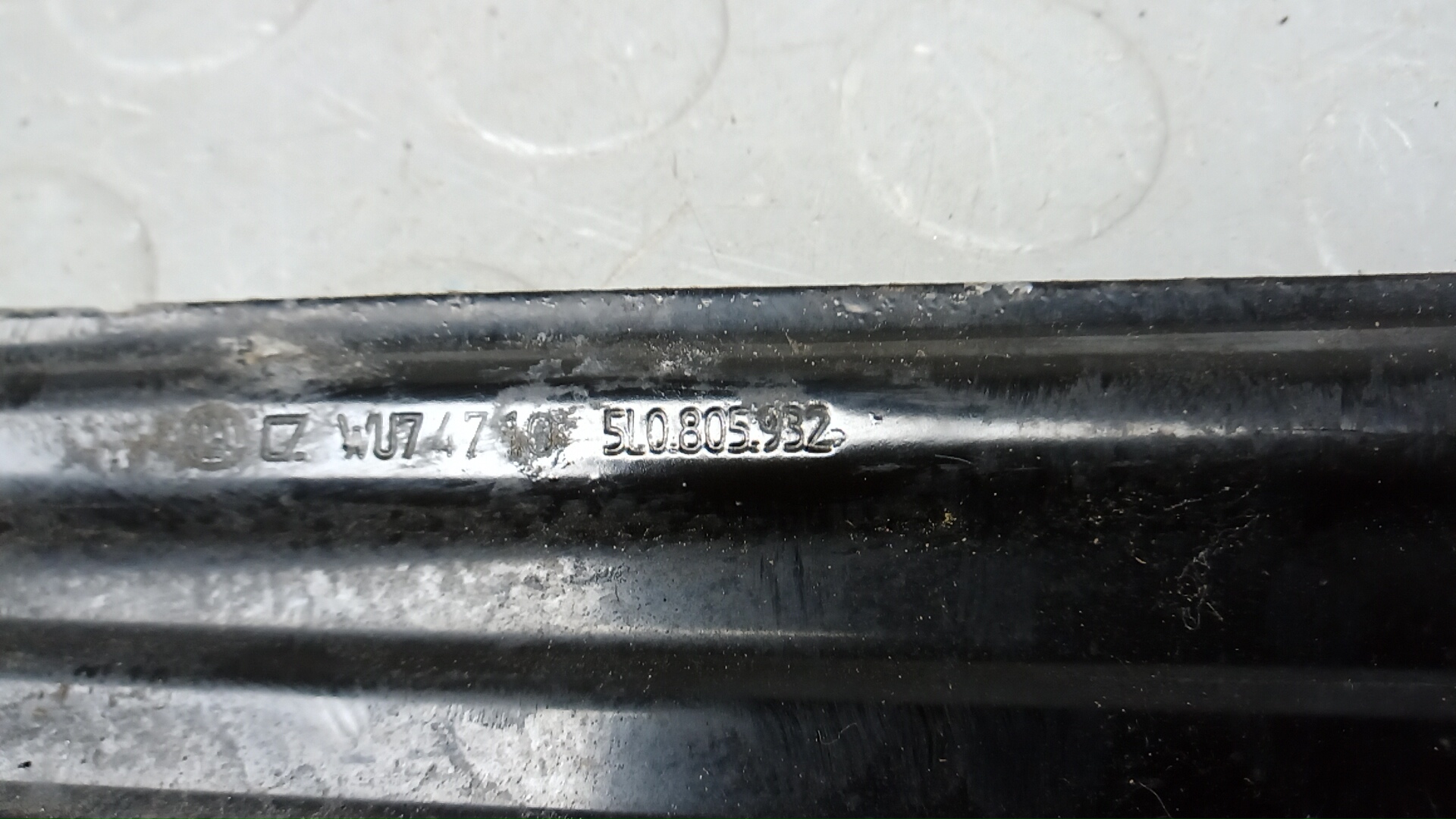 Кронштейн фар правый