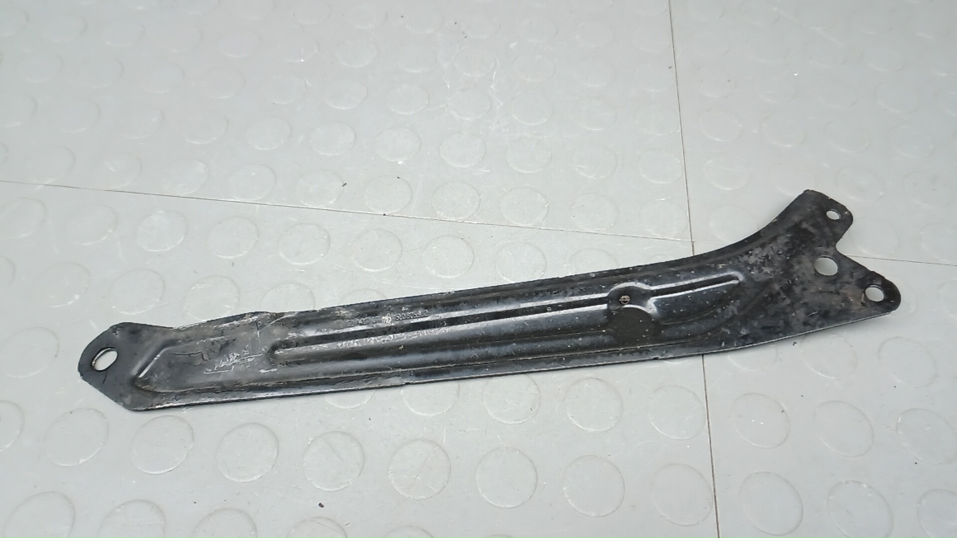 Кронштейн фар правый