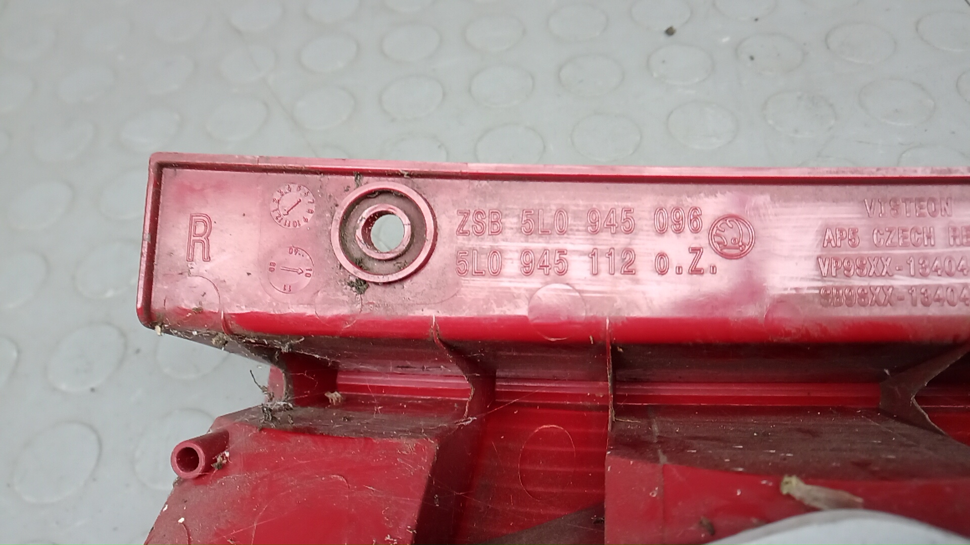 Фонарь задний правый