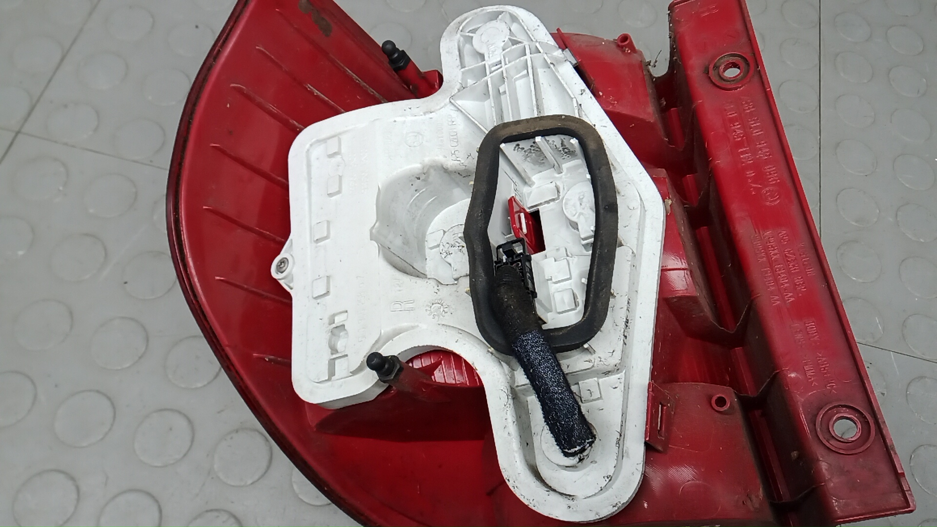 Фонарь задний правый