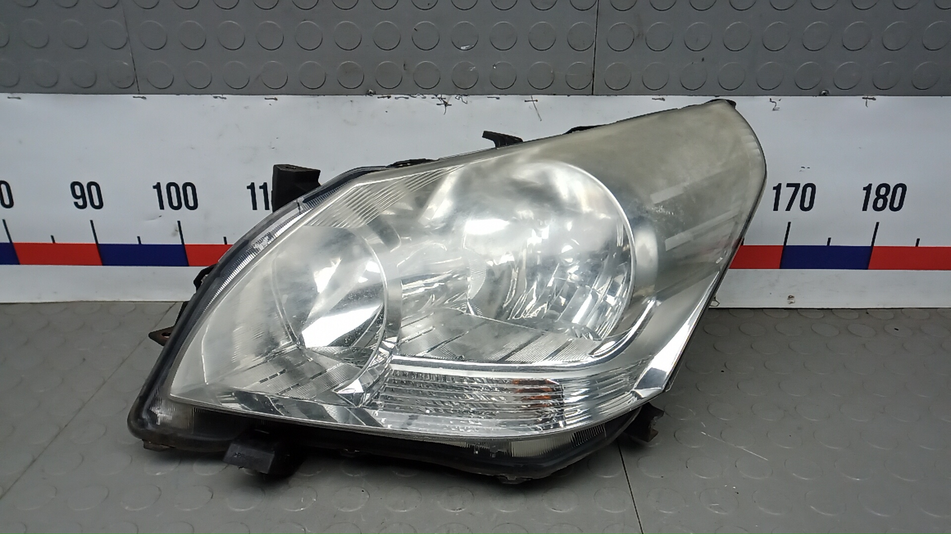 Фара левая