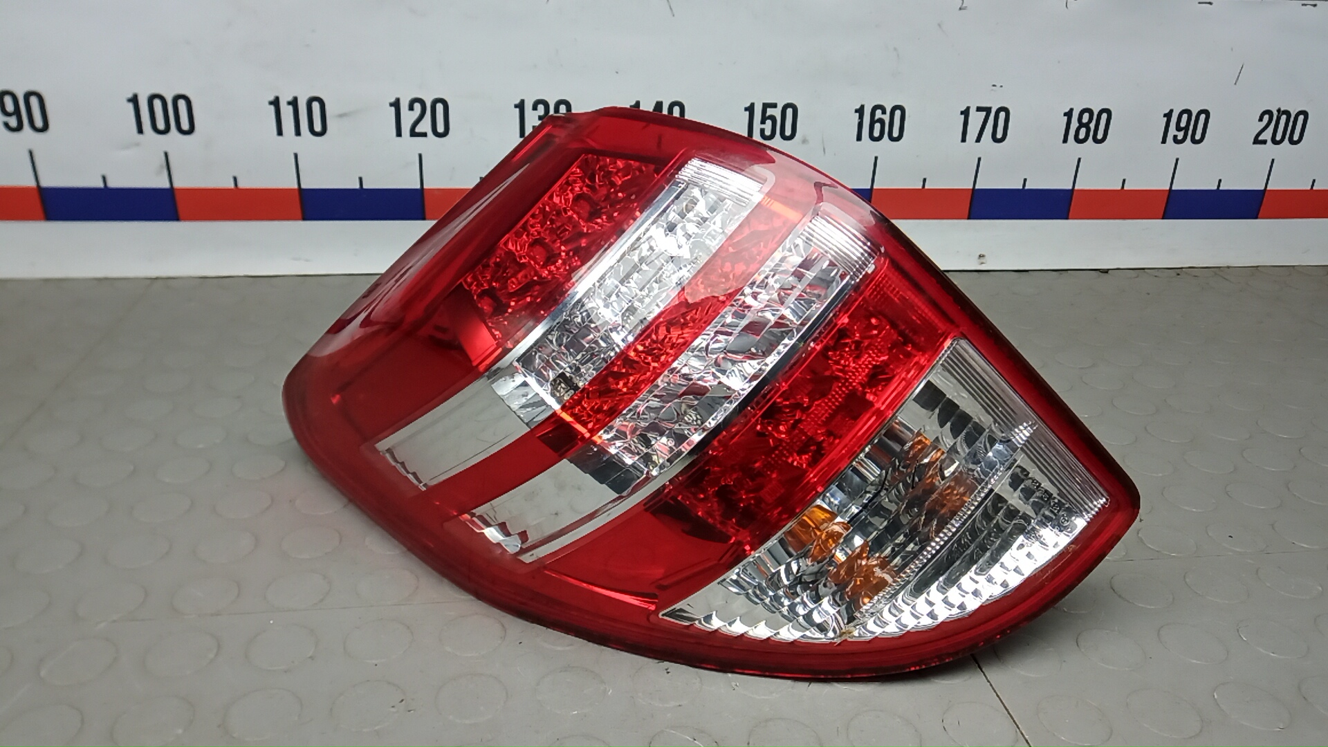 Фонарь задний левый