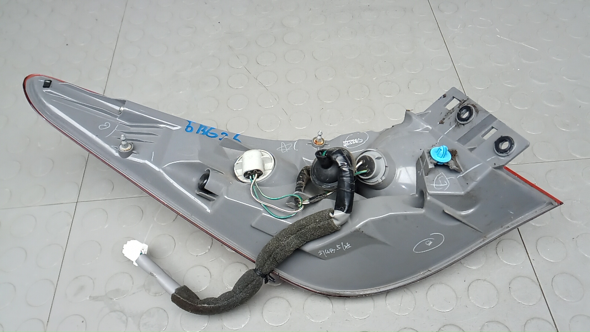 Фонарь задний правый