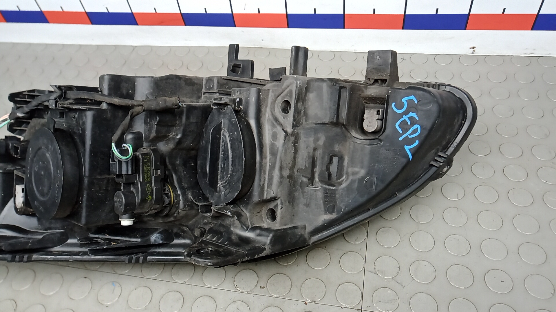 Фара правая