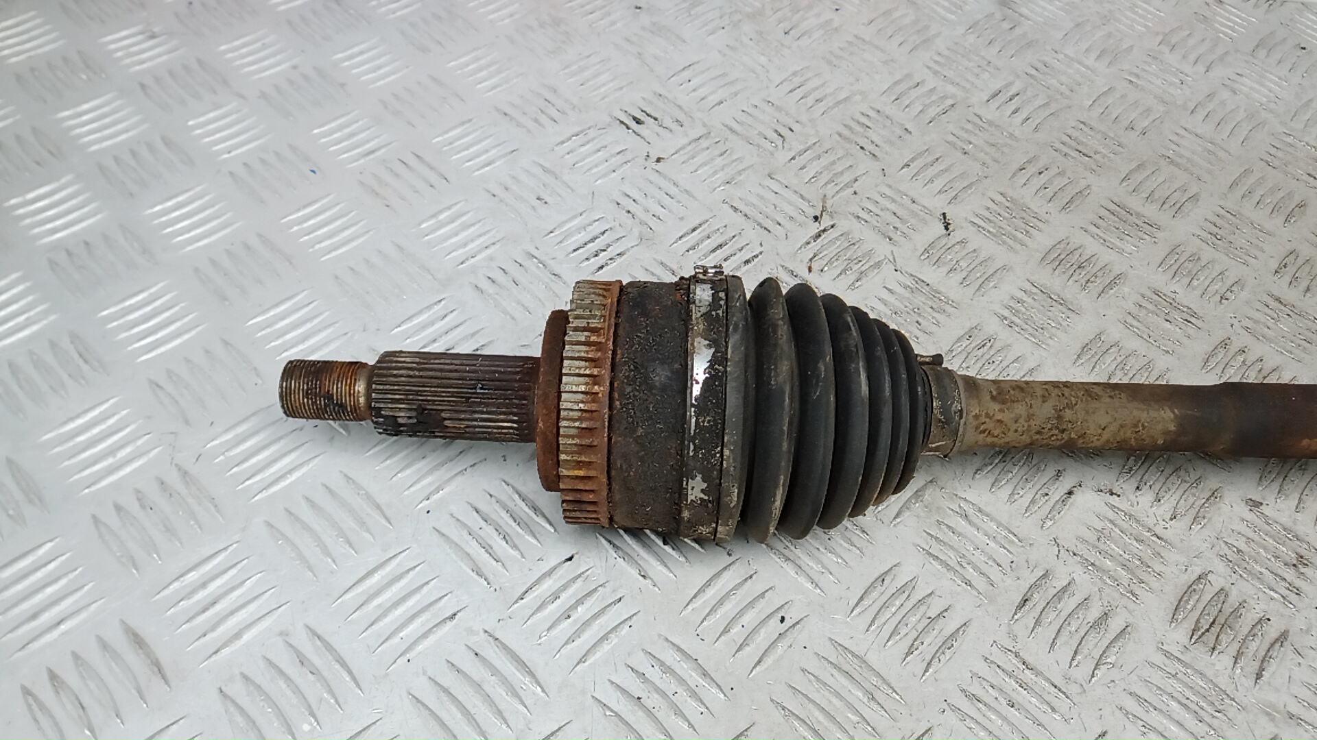 Полуось передняя левая