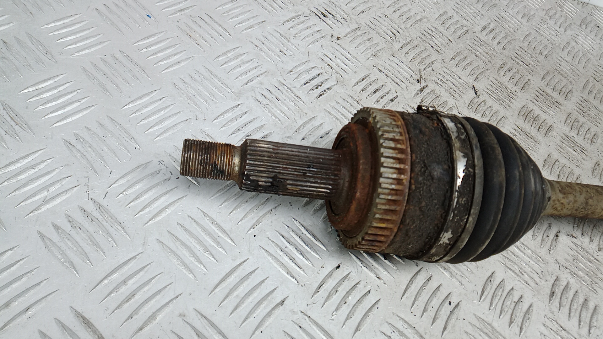 Полуось передняя левая