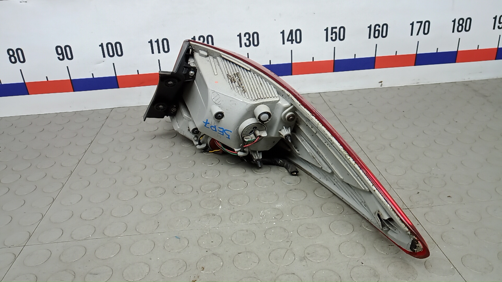 Фонарь задний левый