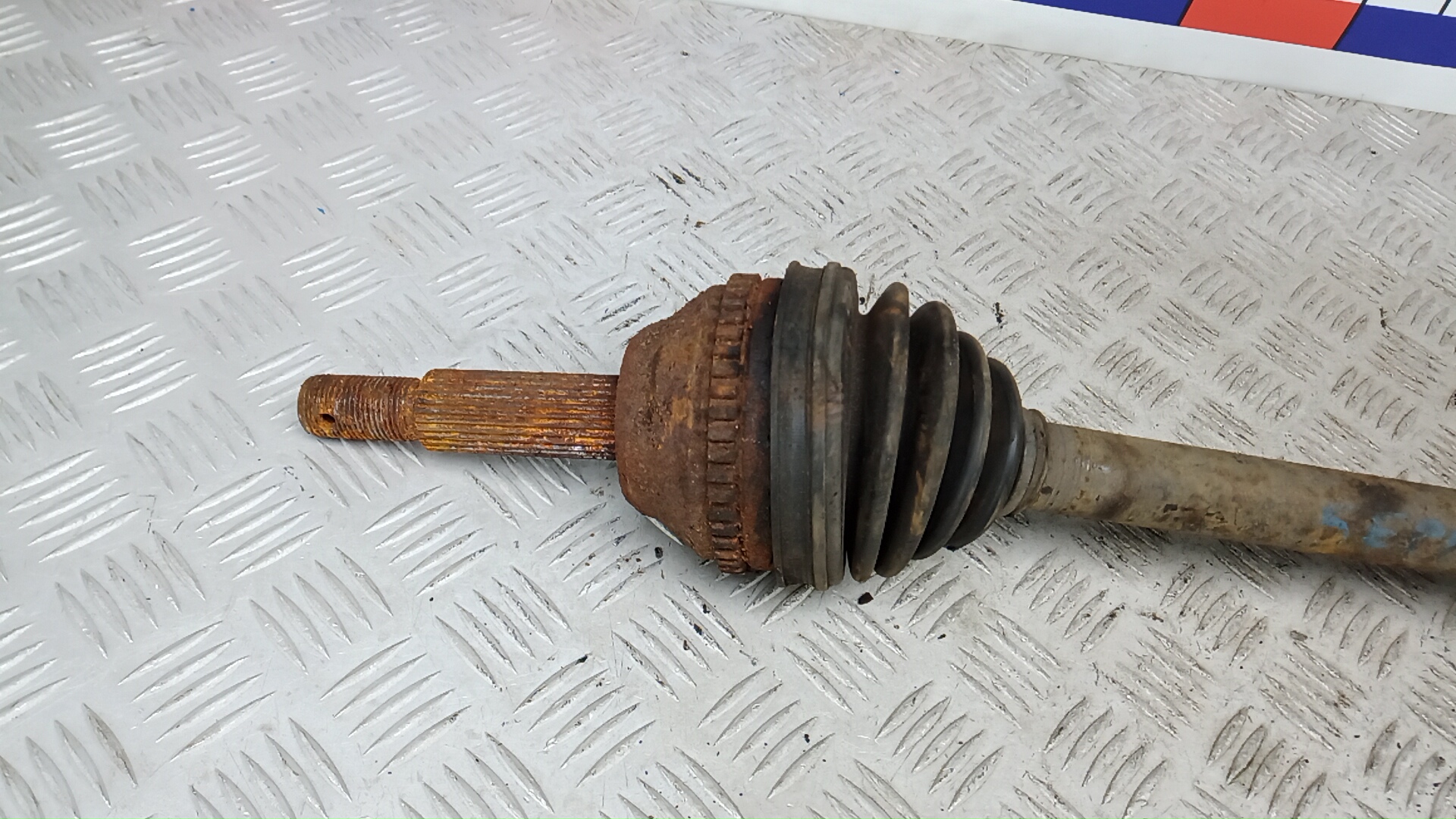 Полуось передняя левая