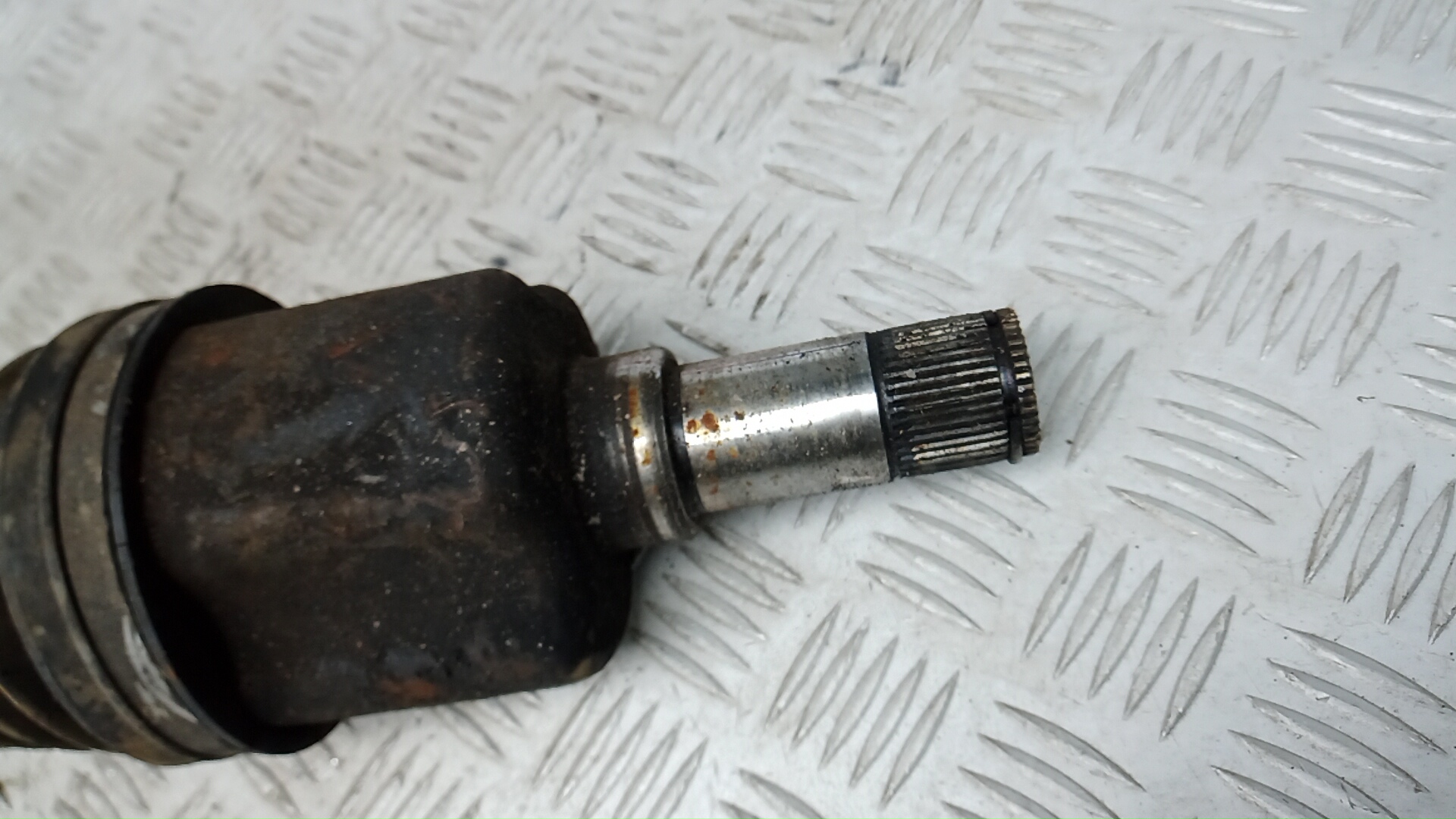 Полуось передняя левая