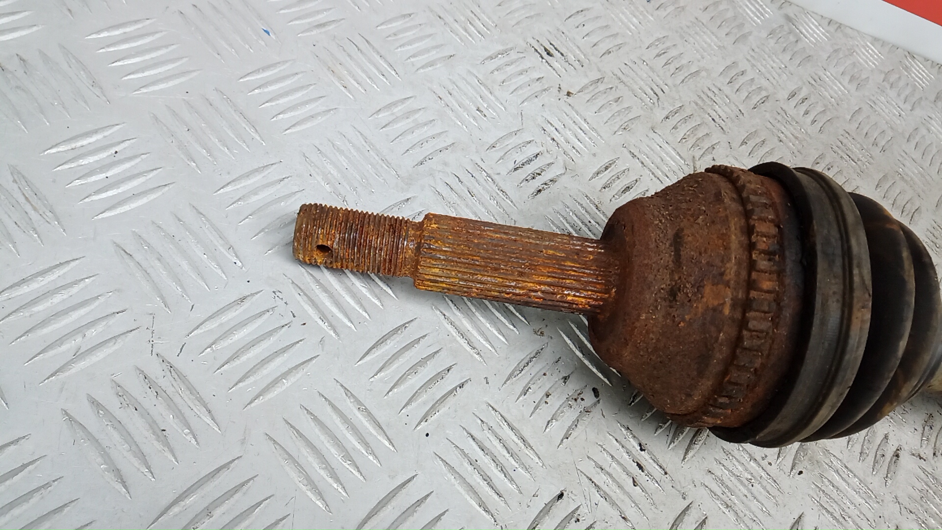 Полуось передняя левая