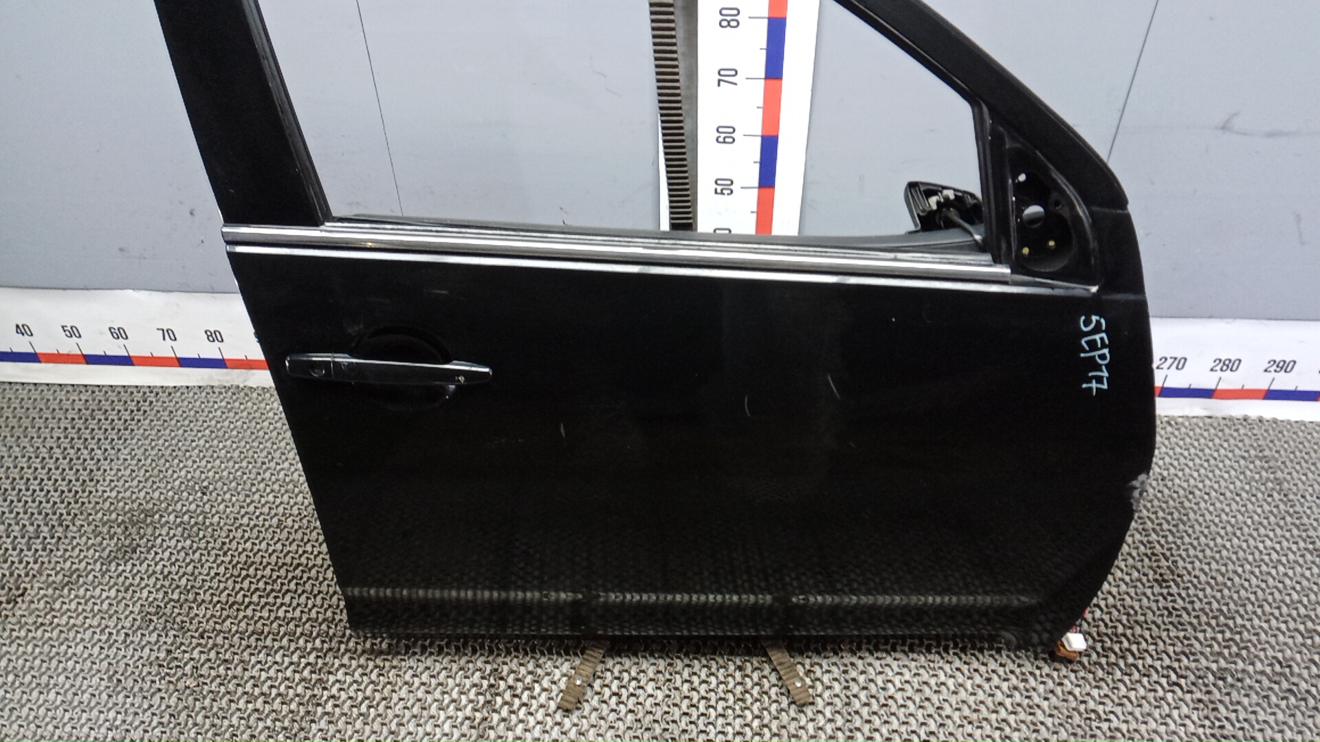 Дверь передняя правая