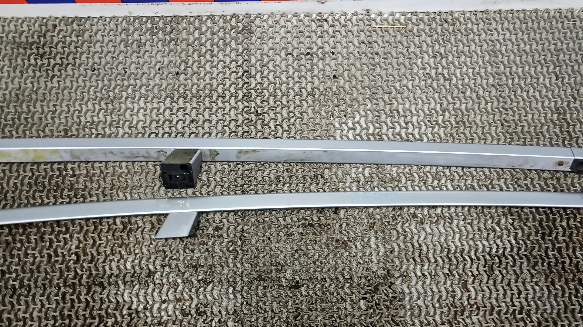 Рейлинги (релинг) к-кт (планки на крышу)