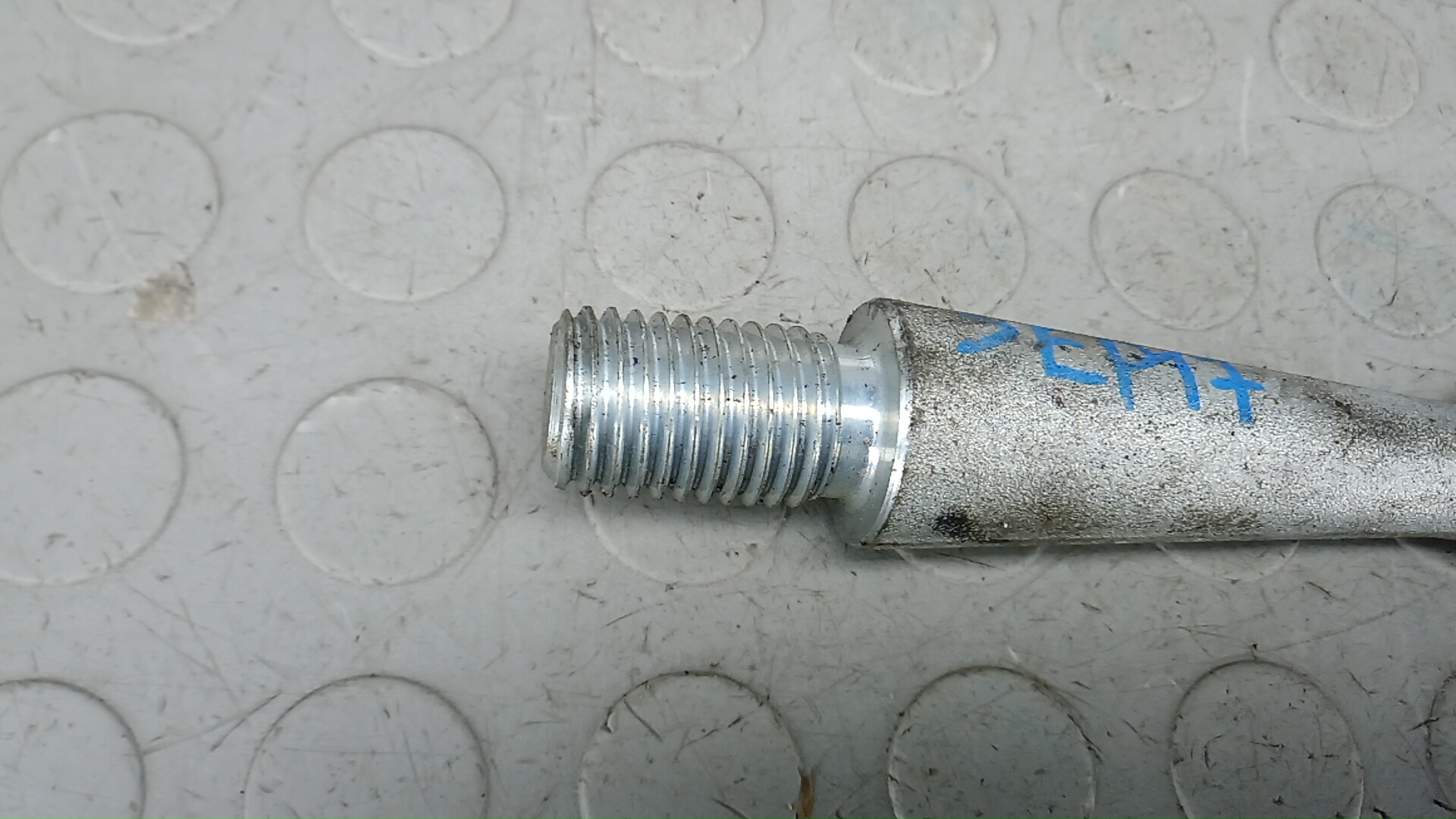 Крюк буксировочный