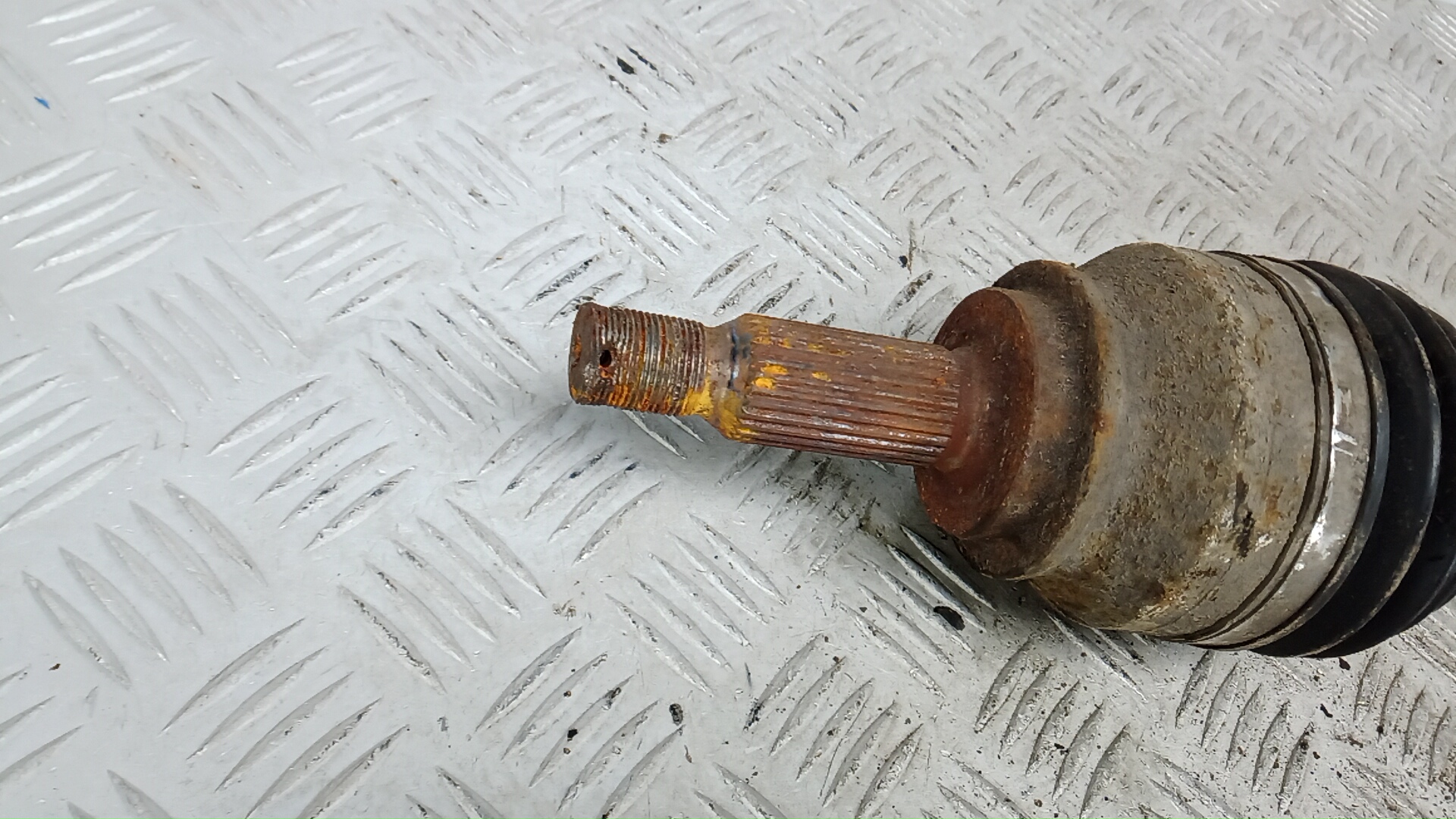 Полуось передняя левая